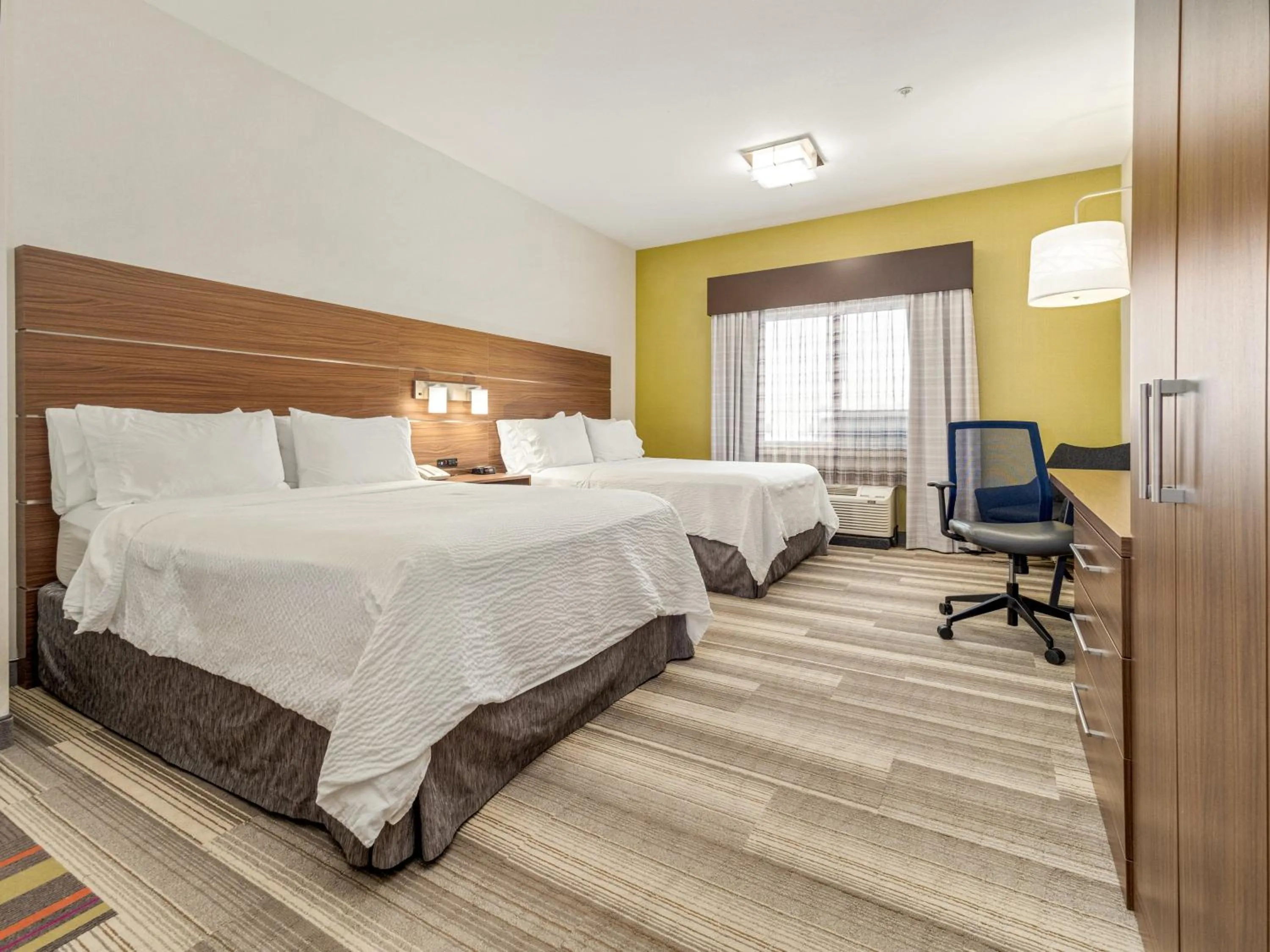 Photo of the whole room, Bed in Holiday Inn Express & Suites Medicine Hat by IHG