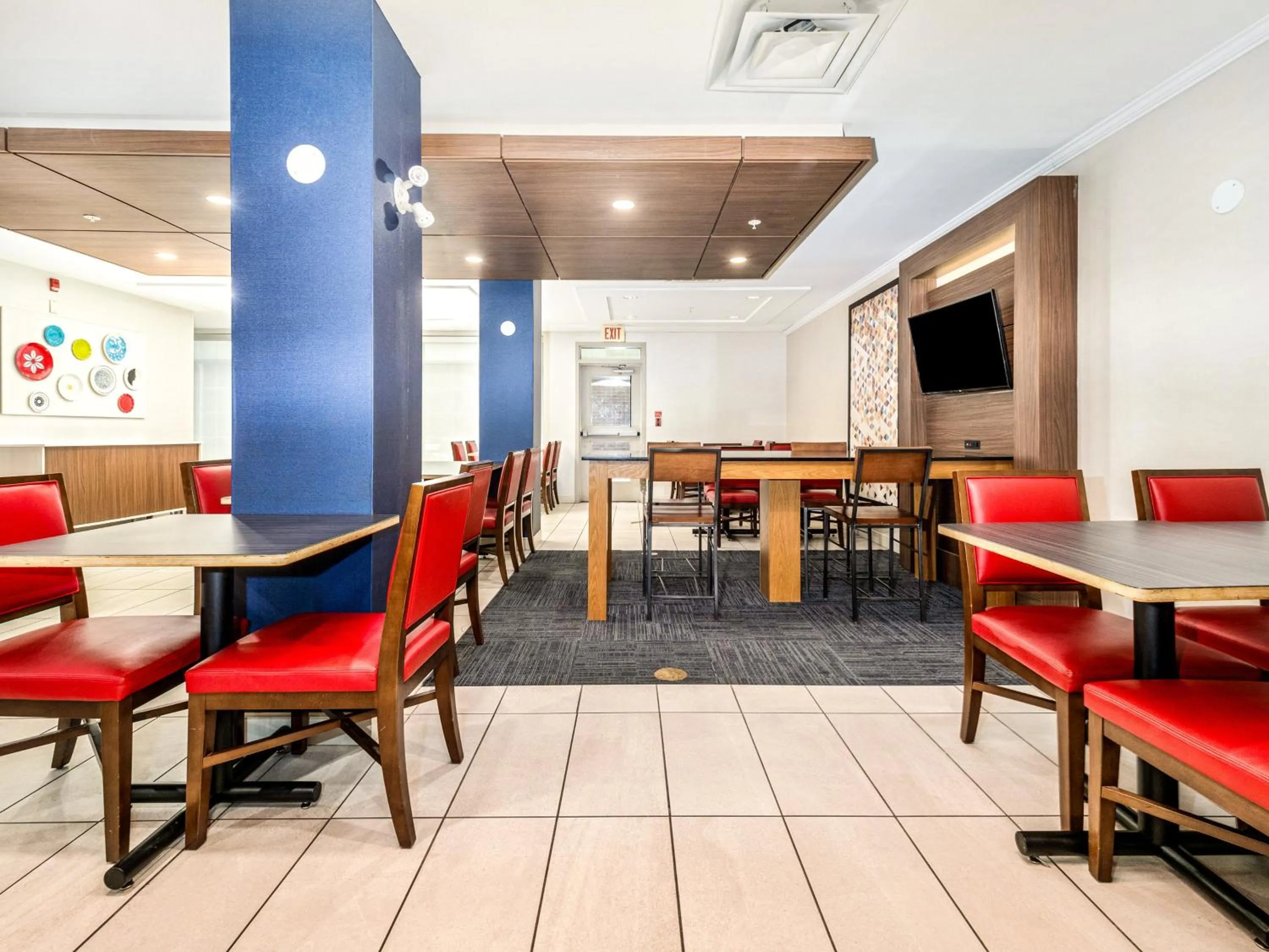 Breakfast in Holiday Inn Express & Suites Medicine Hat by IHG