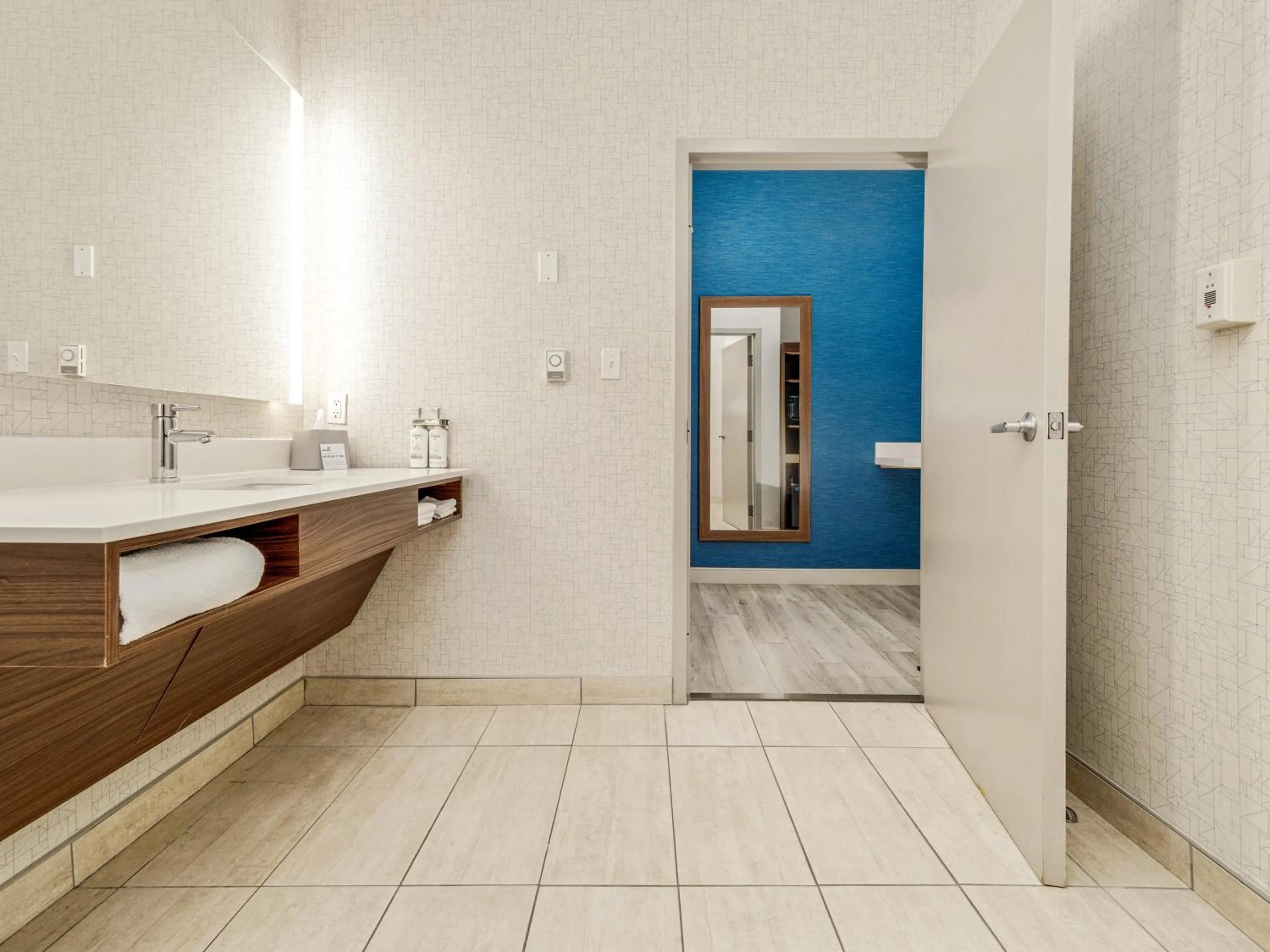 Photo of the whole room in Holiday Inn Express & Suites Medicine Hat by IHG