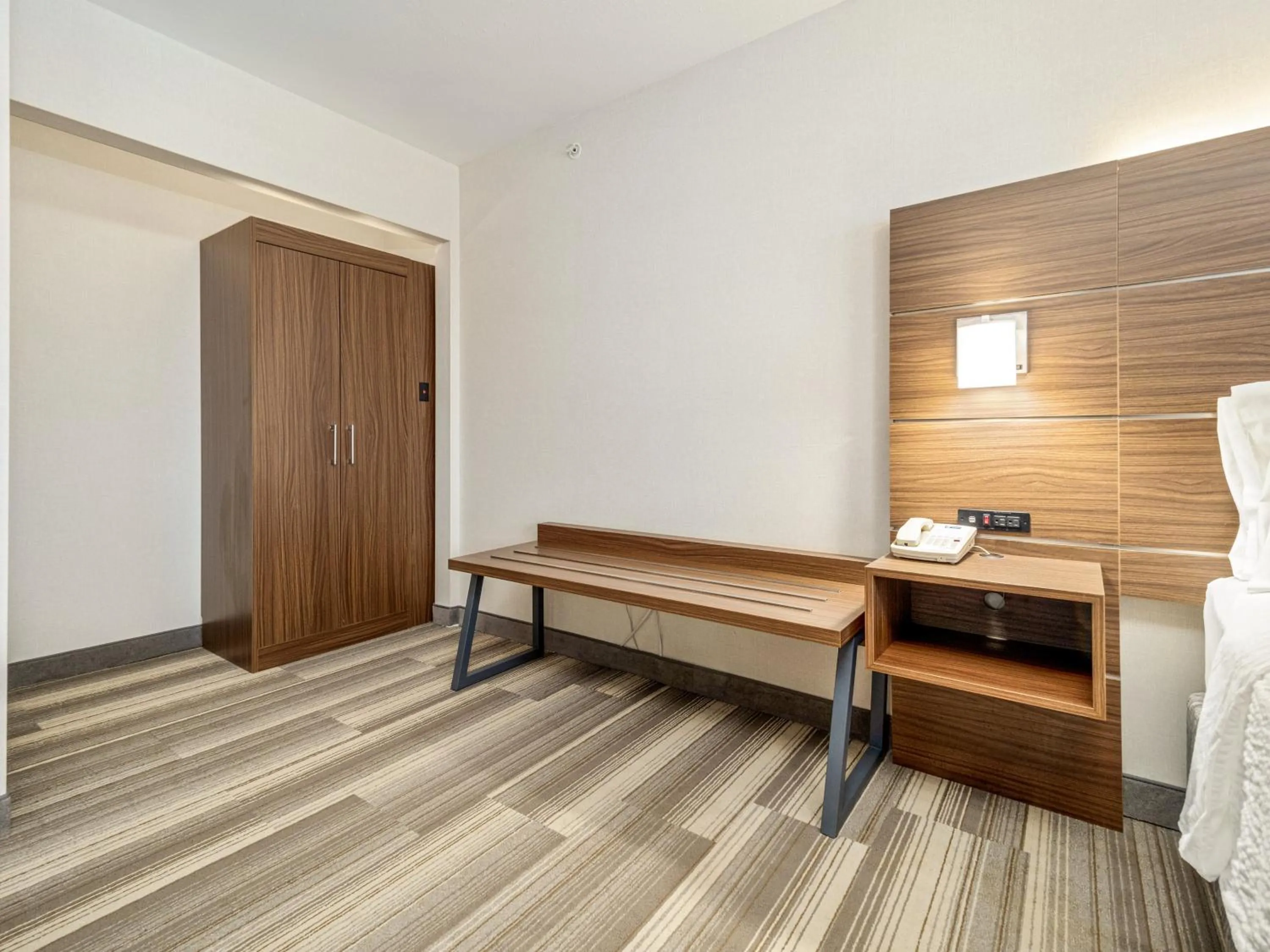 Photo of the whole room, Bed in Holiday Inn Express & Suites Medicine Hat by IHG