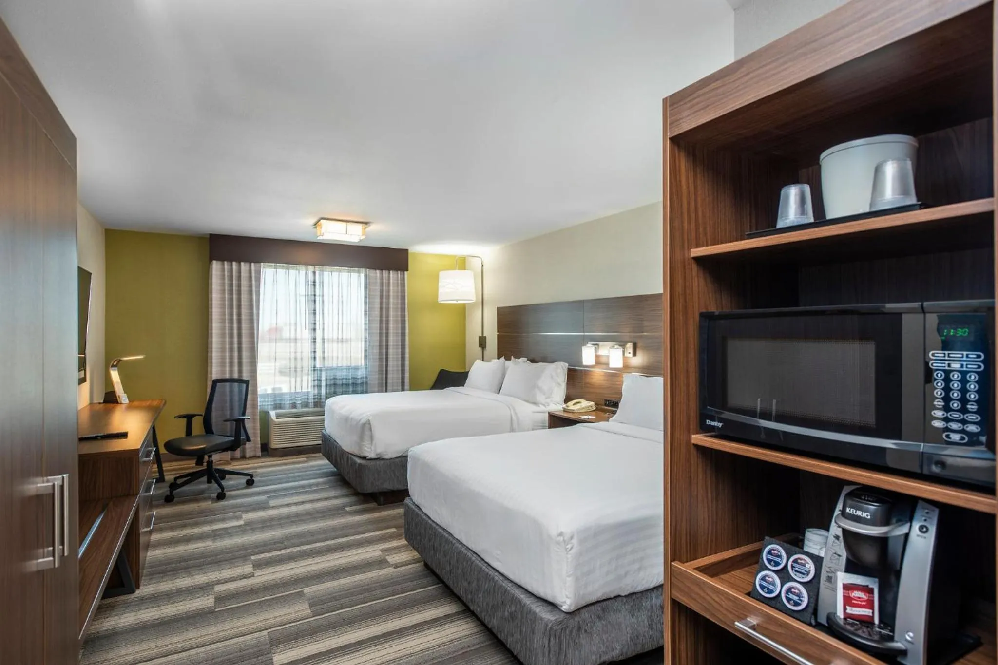 Photo of the whole room, Bed in Holiday Inn Express & Suites Medicine Hat by IHG