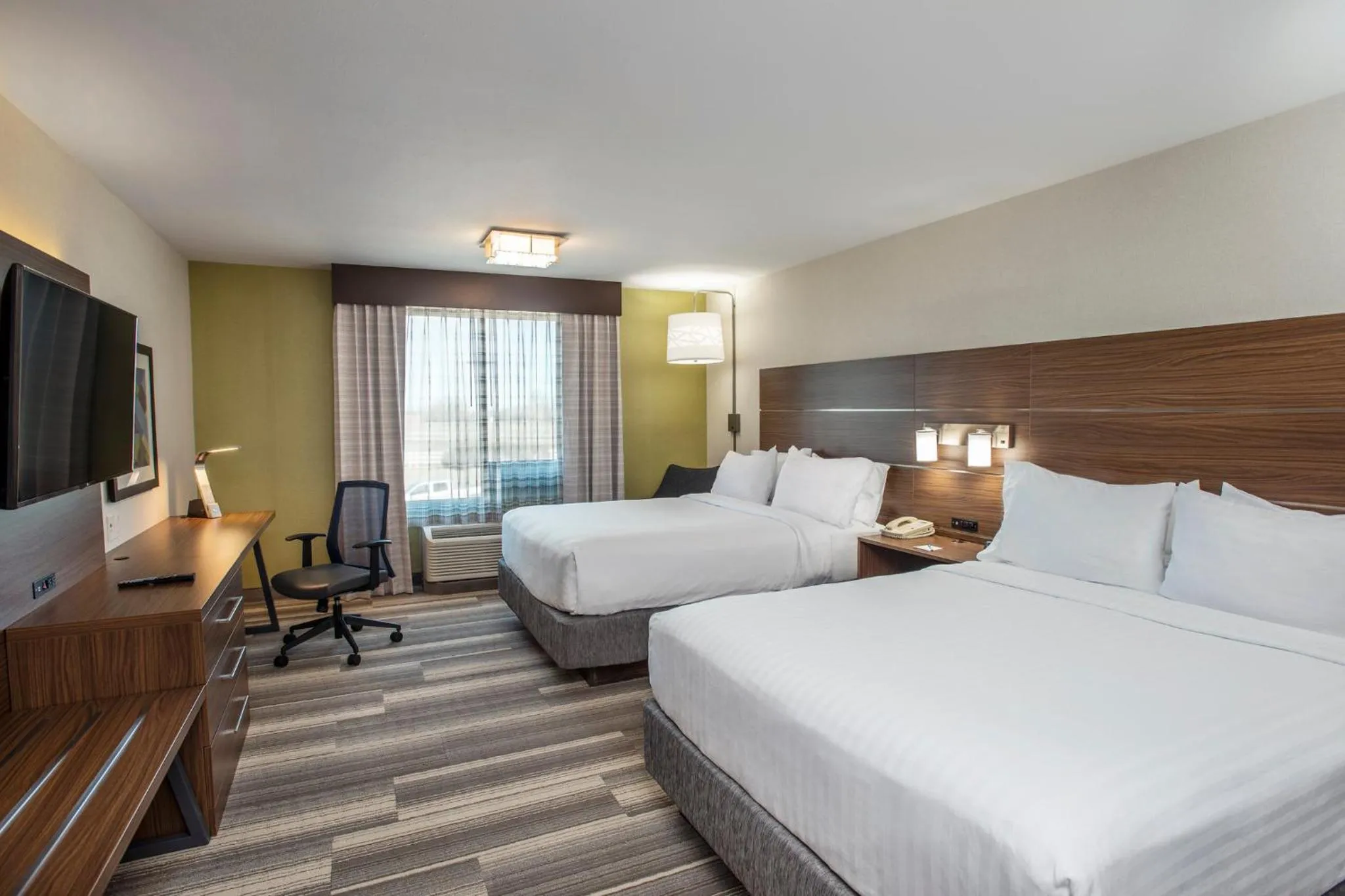 Photo of the whole room, Bed in Holiday Inn Express & Suites Medicine Hat by IHG