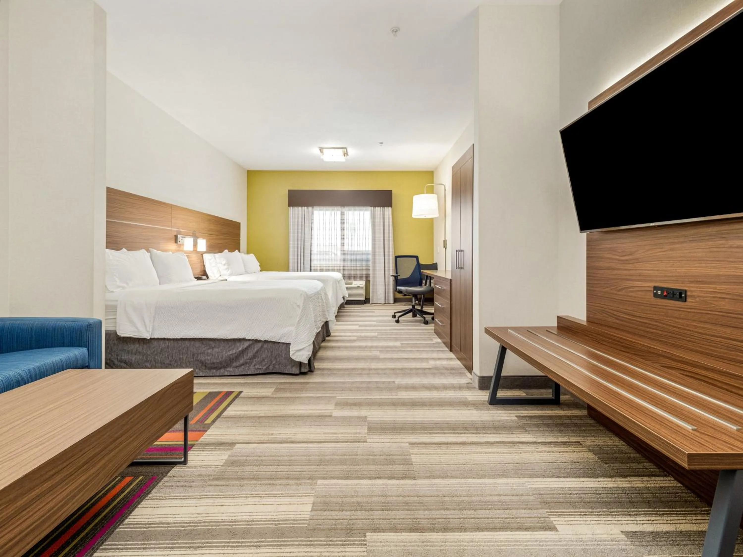 Photo of the whole room, Bed in Holiday Inn Express & Suites Medicine Hat by IHG