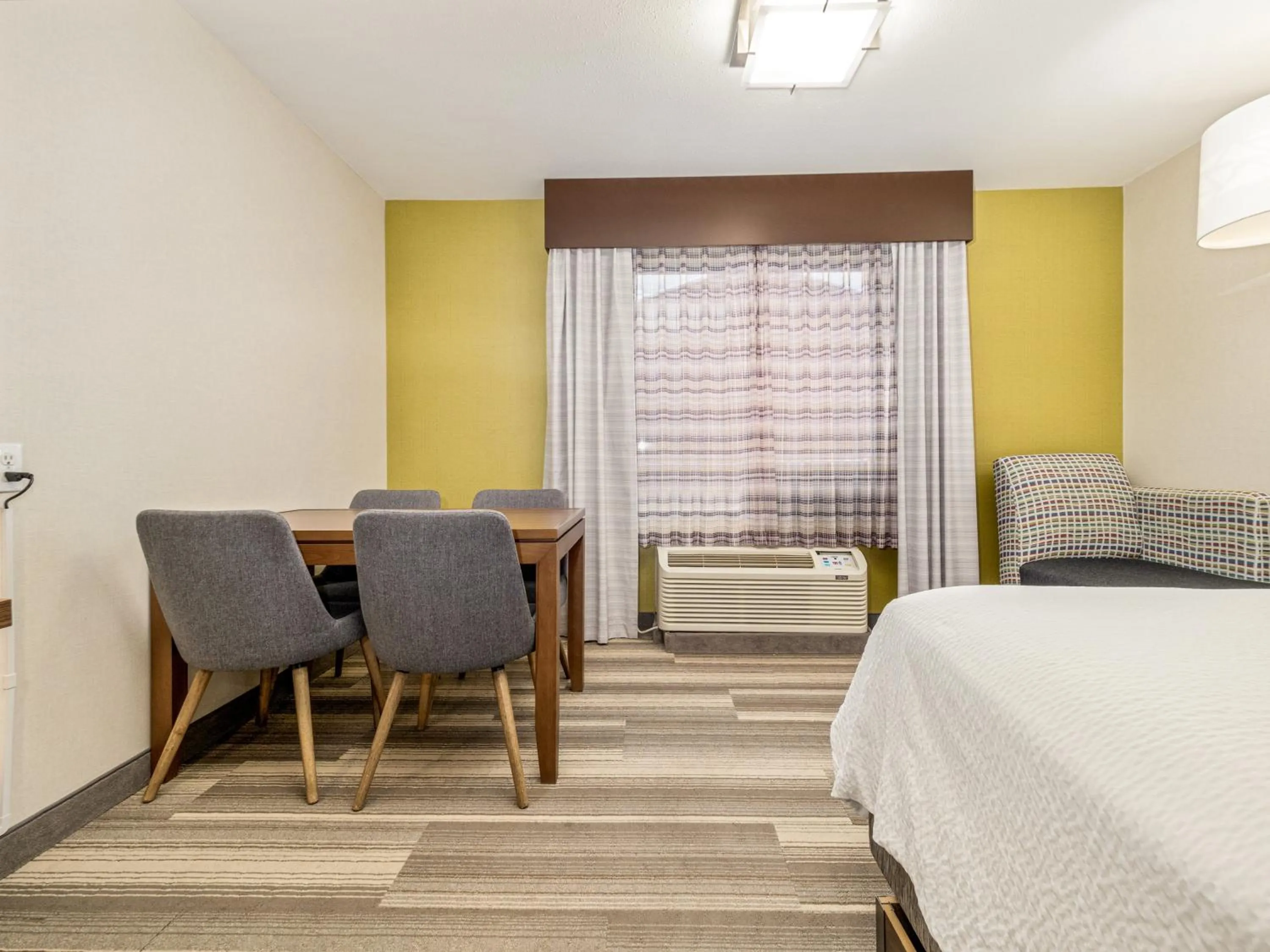 Photo of the whole room, Bed in Holiday Inn Express & Suites Medicine Hat by IHG