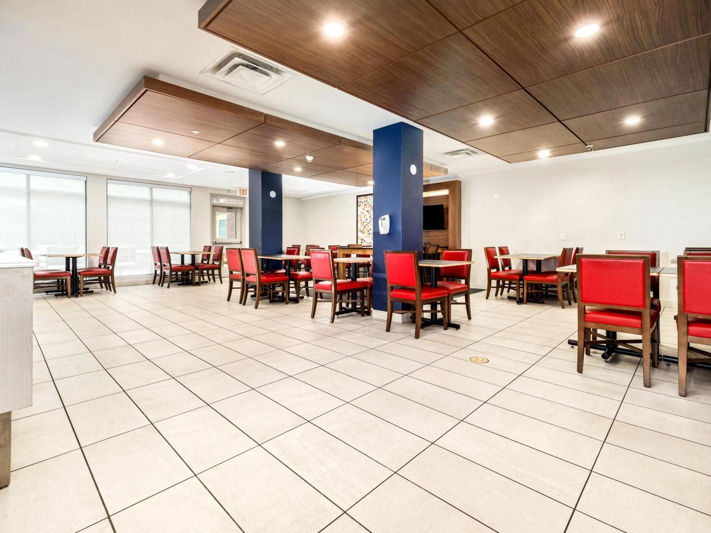 Breakfast in Holiday Inn Express & Suites Medicine Hat by IHG