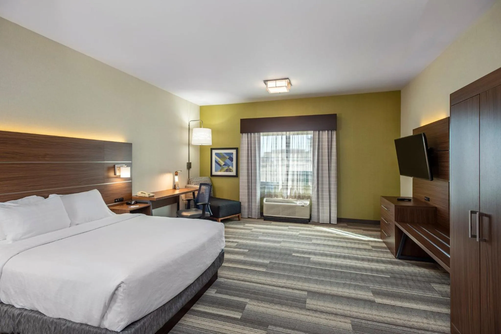 Photo of the whole room, Bed in Holiday Inn Express & Suites Medicine Hat by IHG