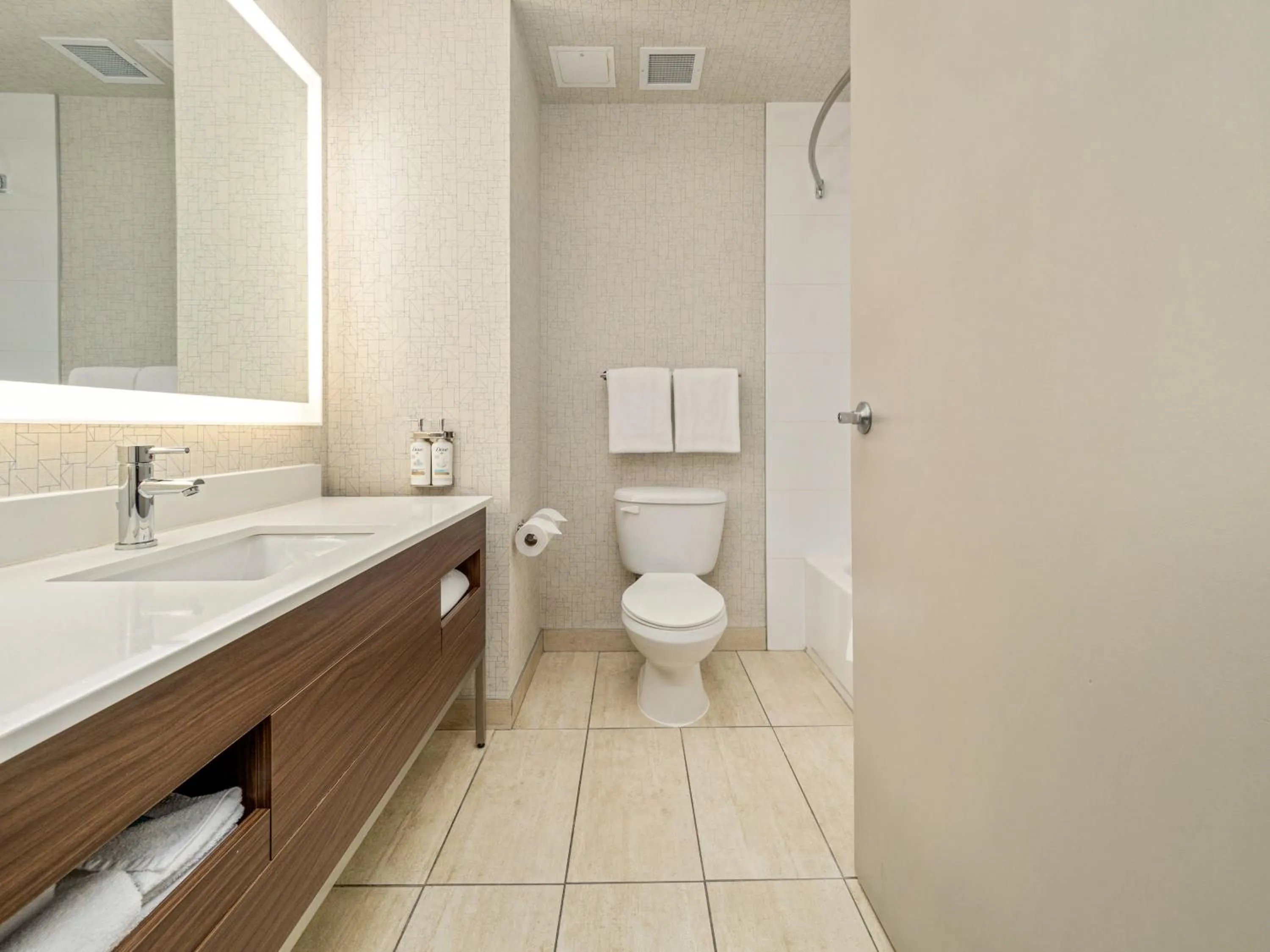 Photo of the whole room in Holiday Inn Express & Suites Medicine Hat by IHG