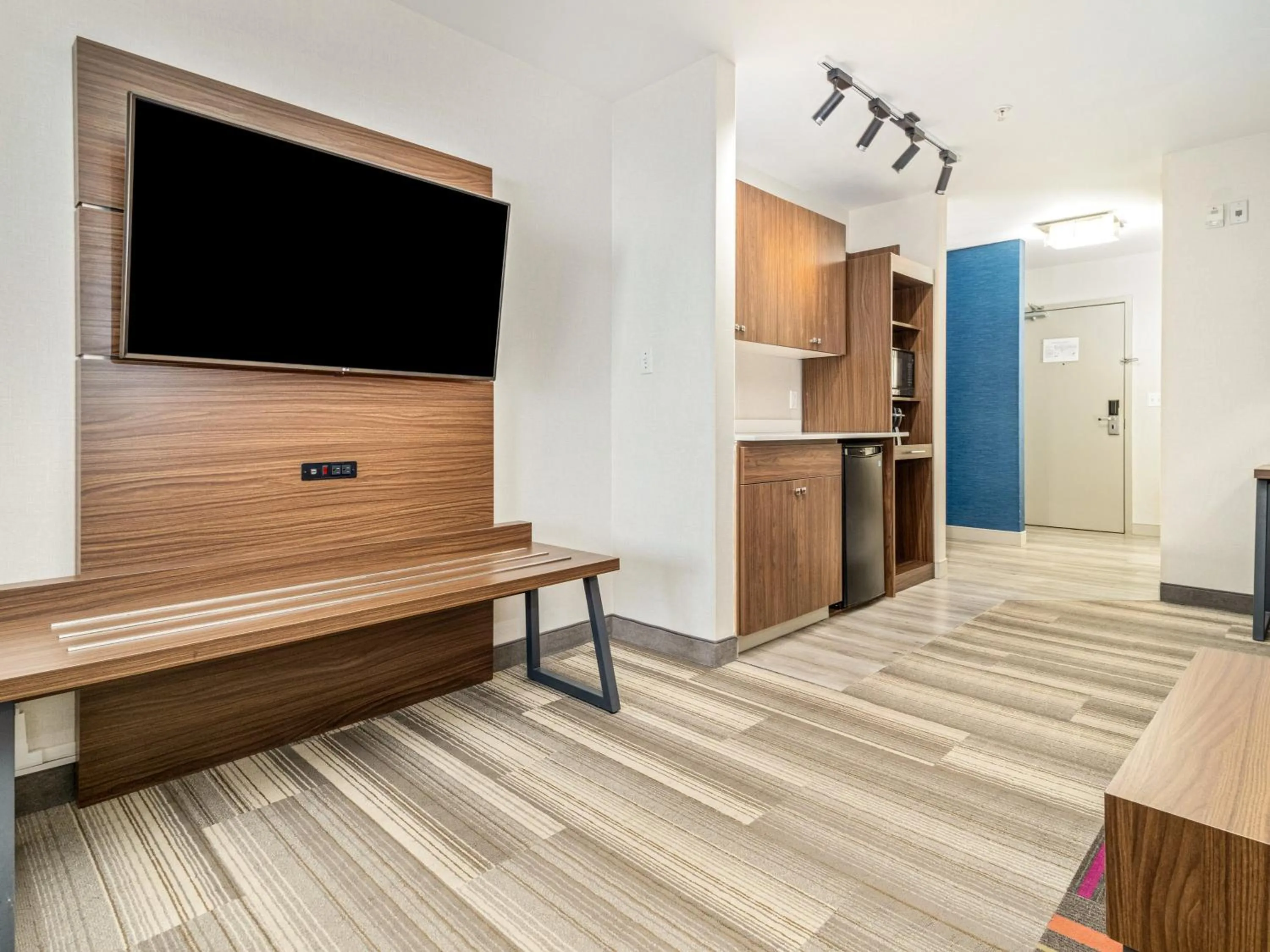 Photo of the whole room in Holiday Inn Express & Suites Medicine Hat by IHG