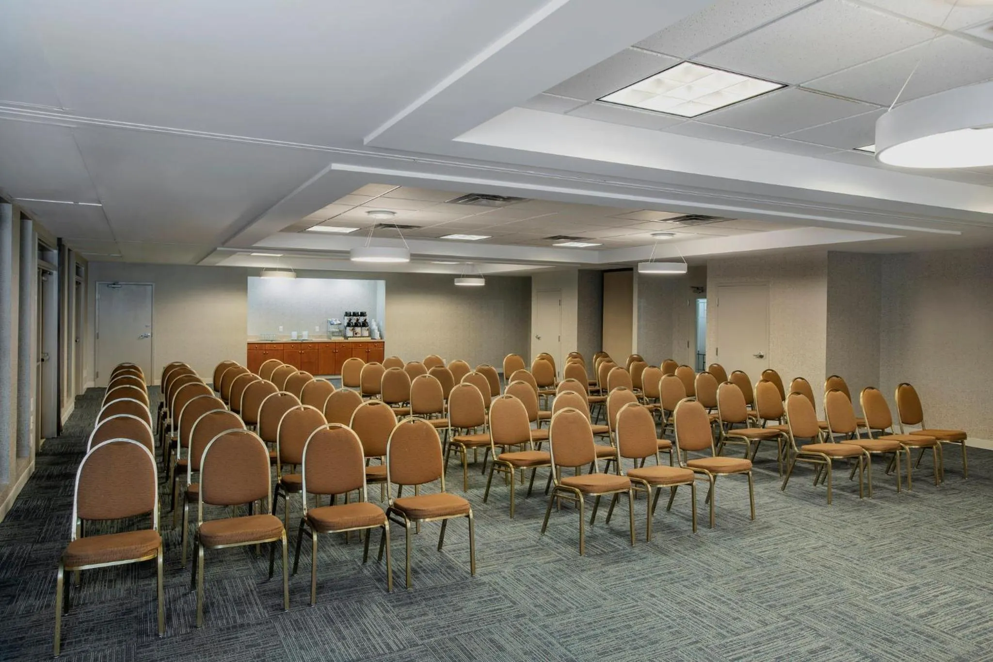 Meeting/conference room in Holiday Inn Express & Suites Medicine Hat by IHG