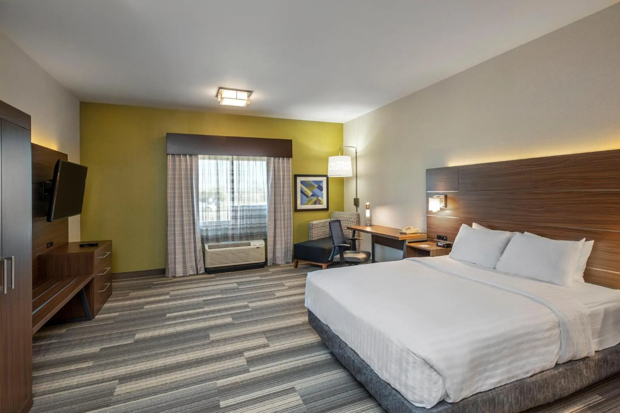 Photo of the whole room, Bed in Holiday Inn Express & Suites Medicine Hat by IHG