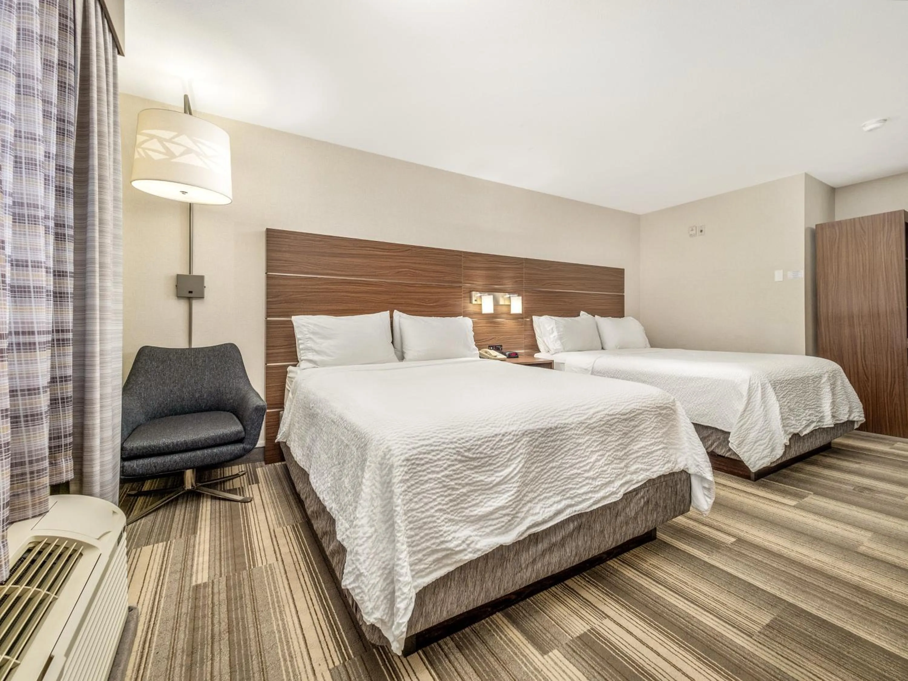 Photo of the whole room, Bed in Holiday Inn Express & Suites Medicine Hat by IHG