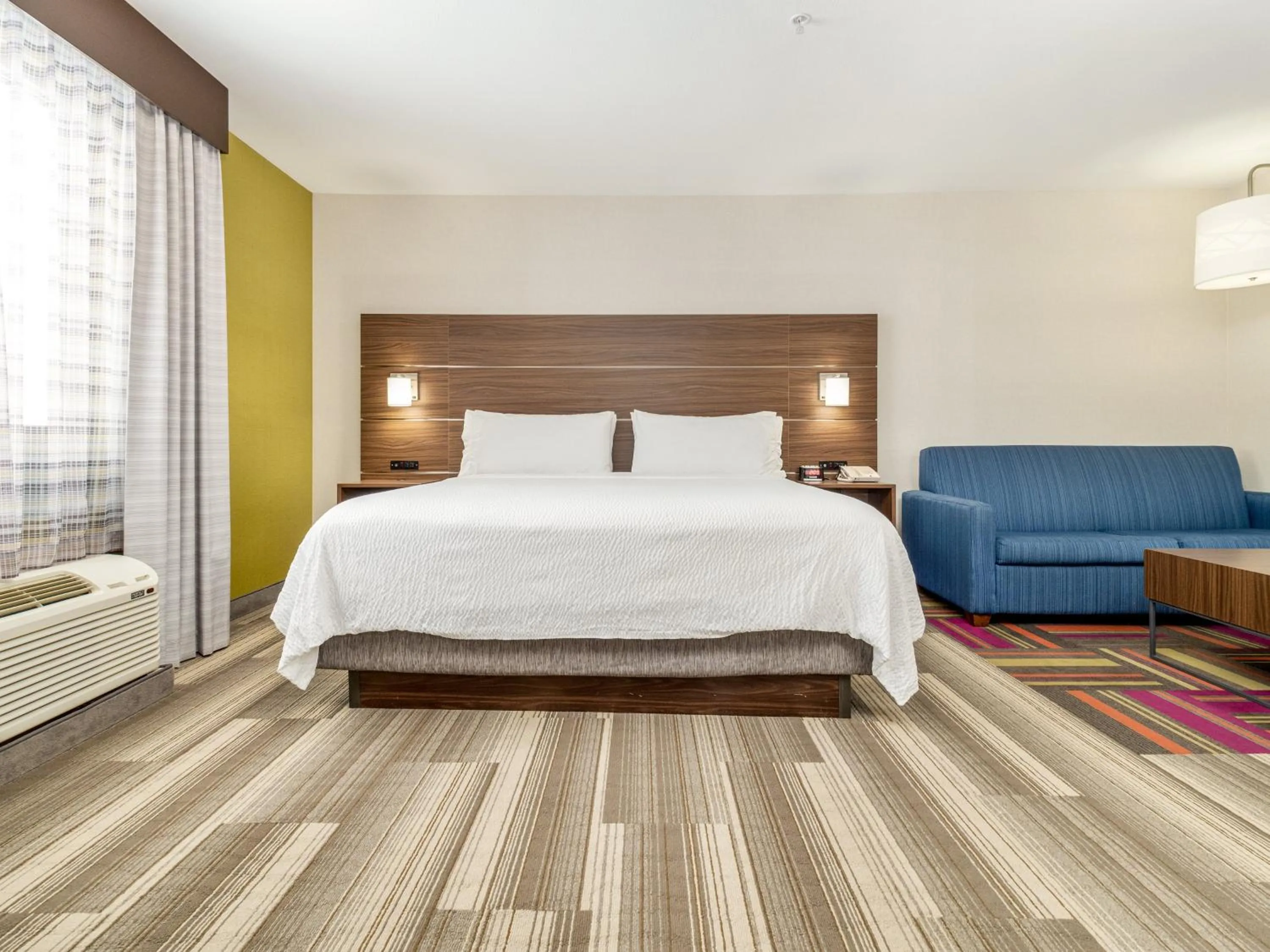 Photo of the whole room, Bed in Holiday Inn Express & Suites Medicine Hat by IHG