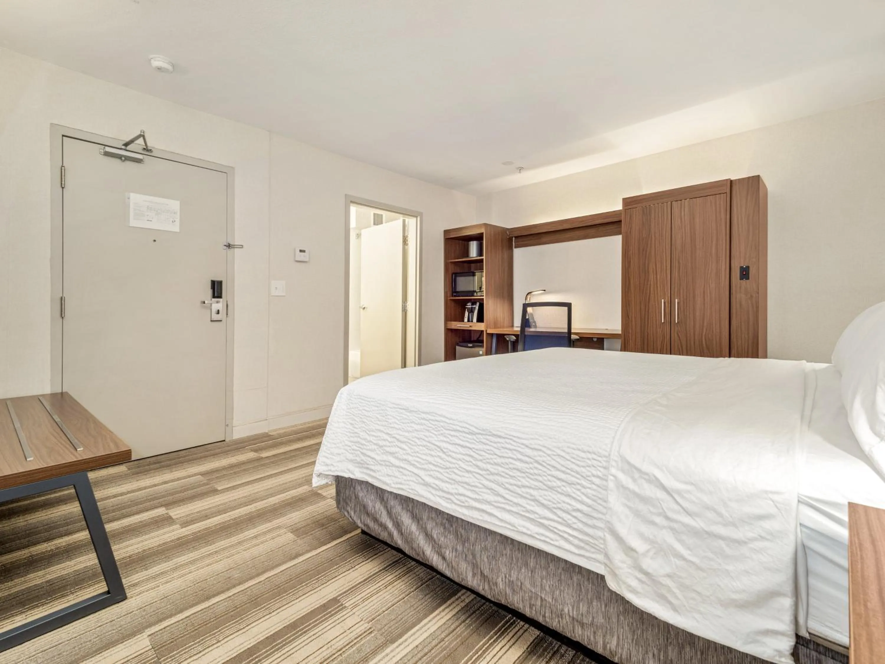 Photo of the whole room, Bed in Holiday Inn Express & Suites Medicine Hat by IHG