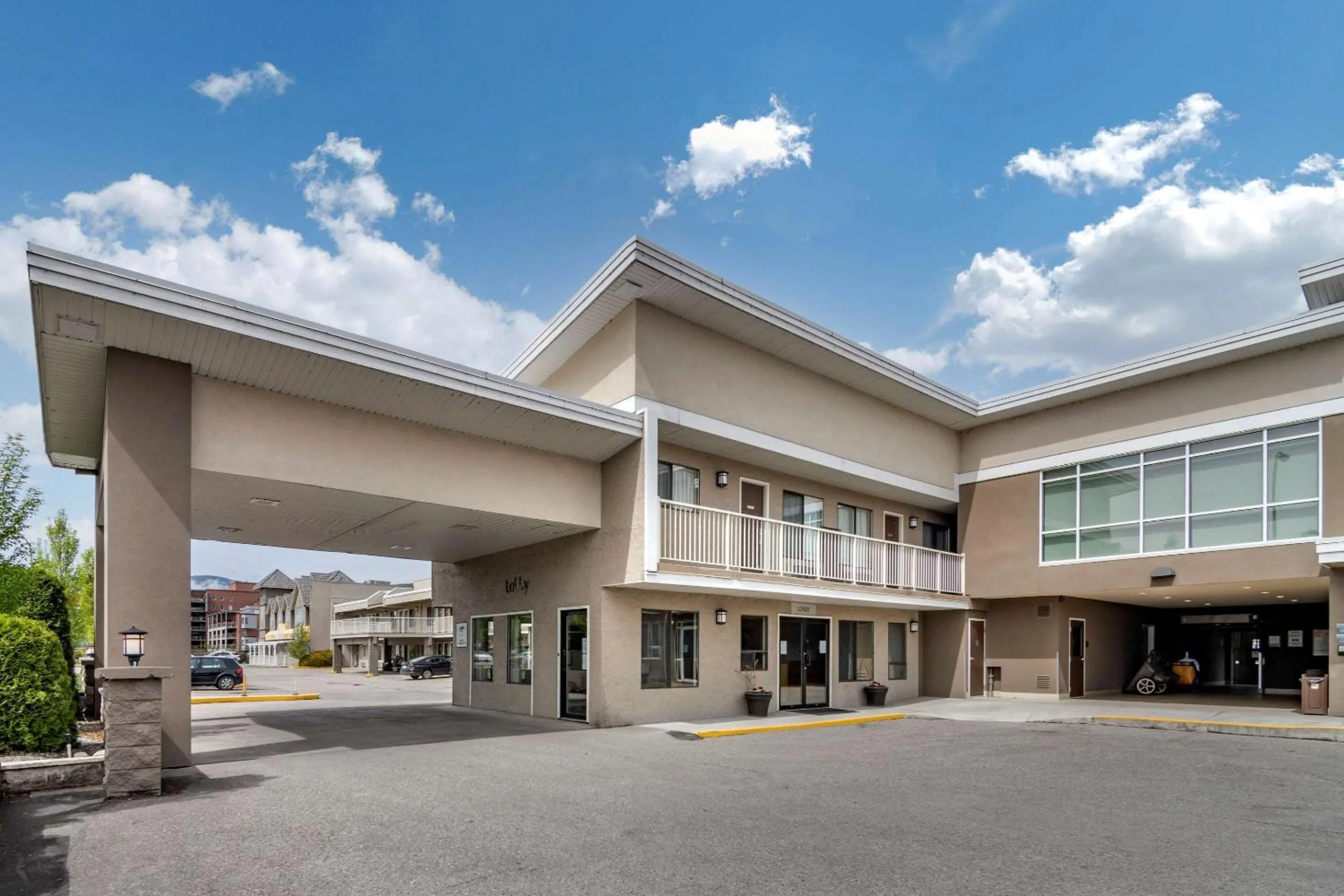 Property building in Econo Lodge Inn & Suites