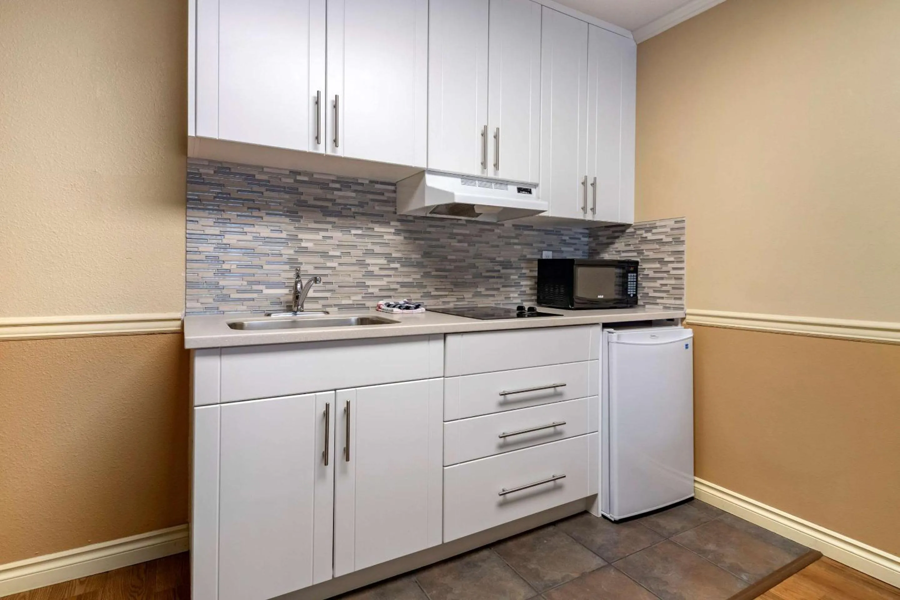 Photo of the whole room in Econo Lodge Inn & Suites