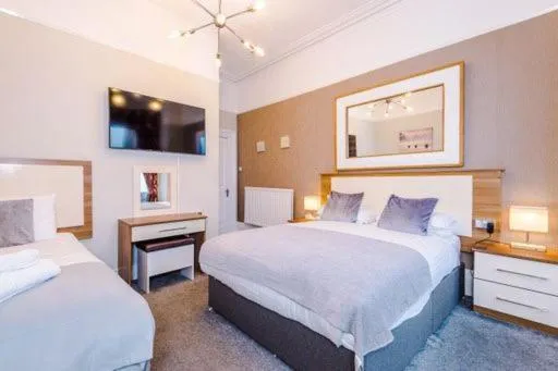 Bed in Lauriston & Lawton Court Hotel