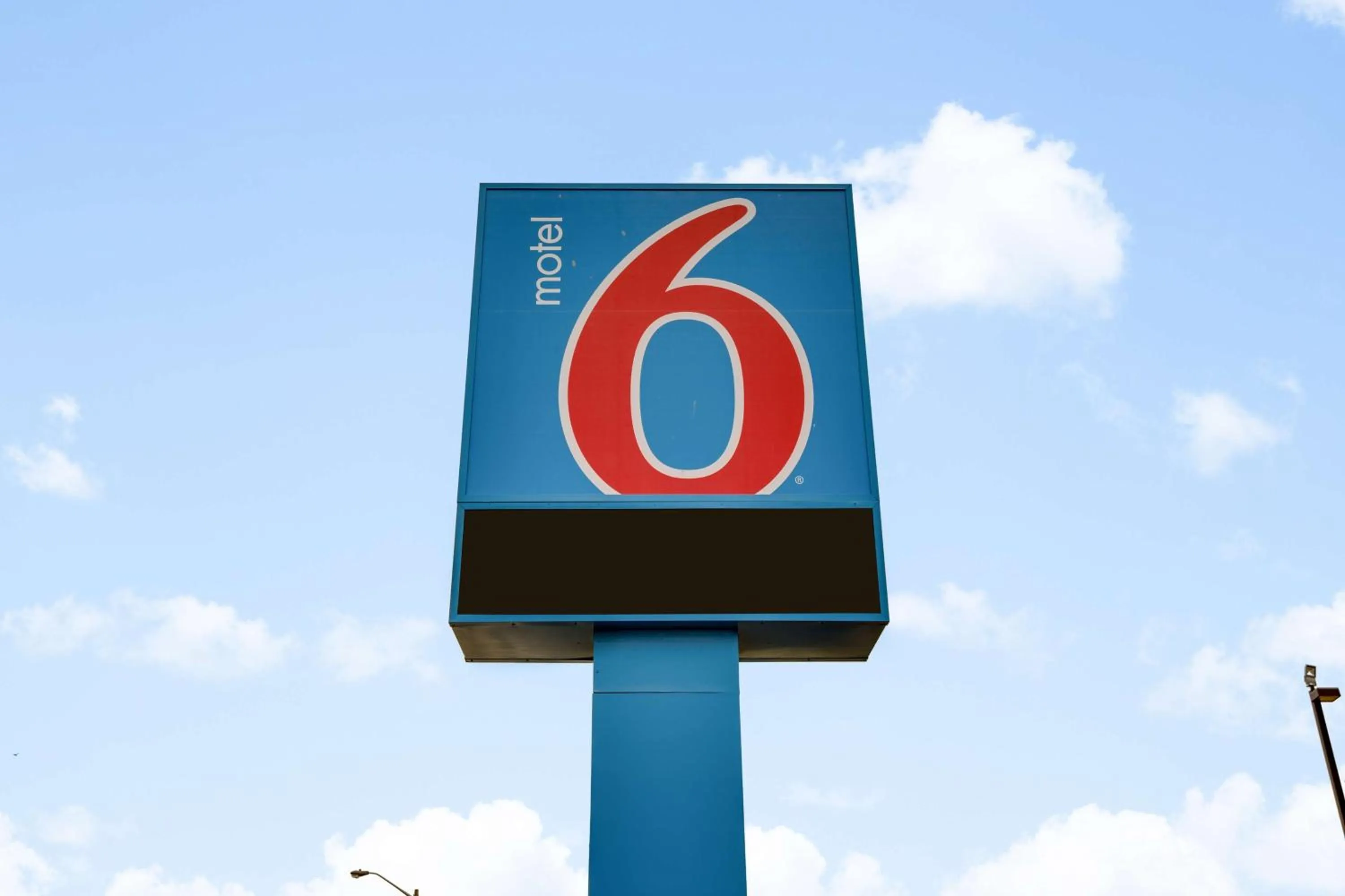 Property building in Motel 6-Brampton, ON - Toronto