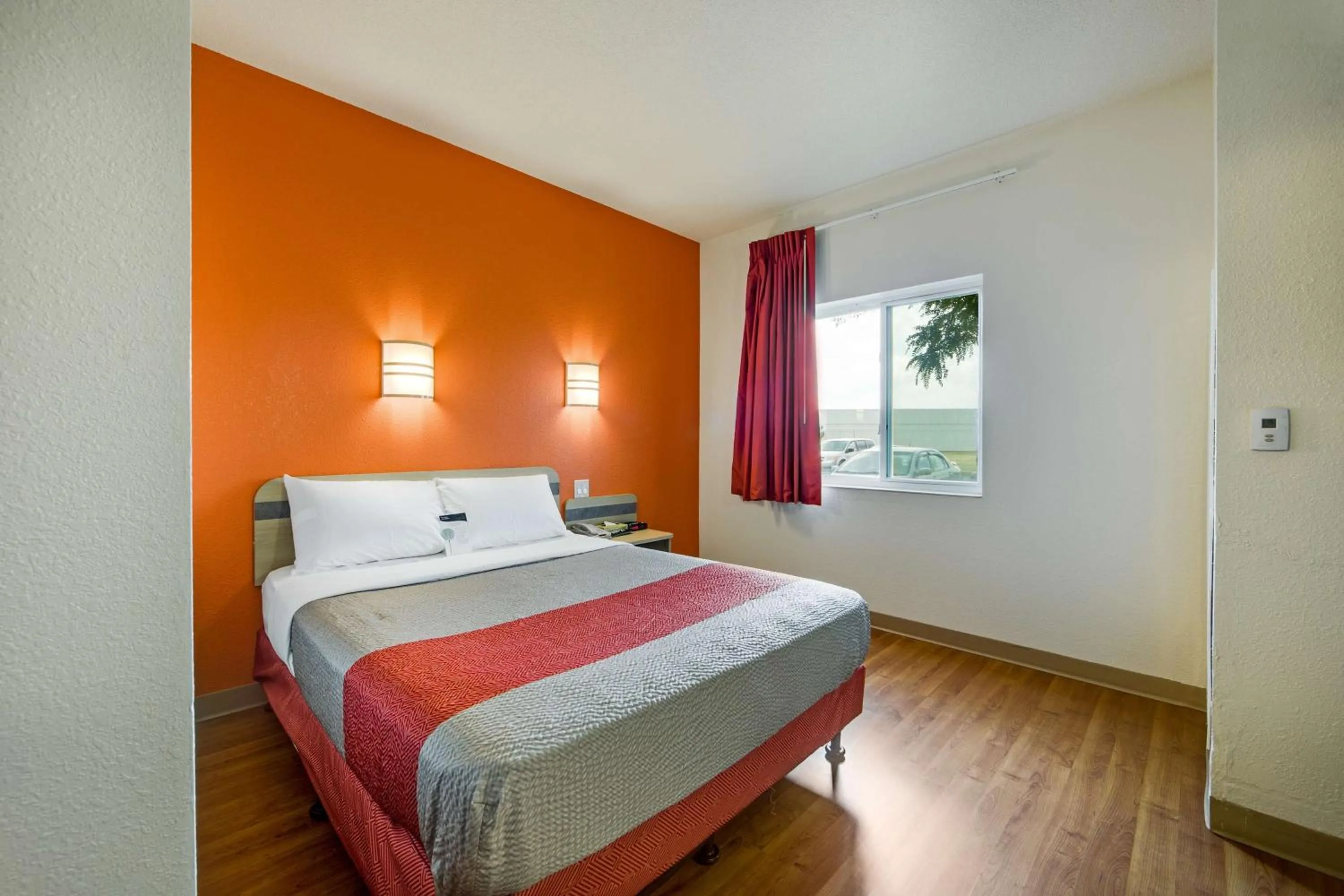 Day in Motel 6-Brampton, ON - Toronto