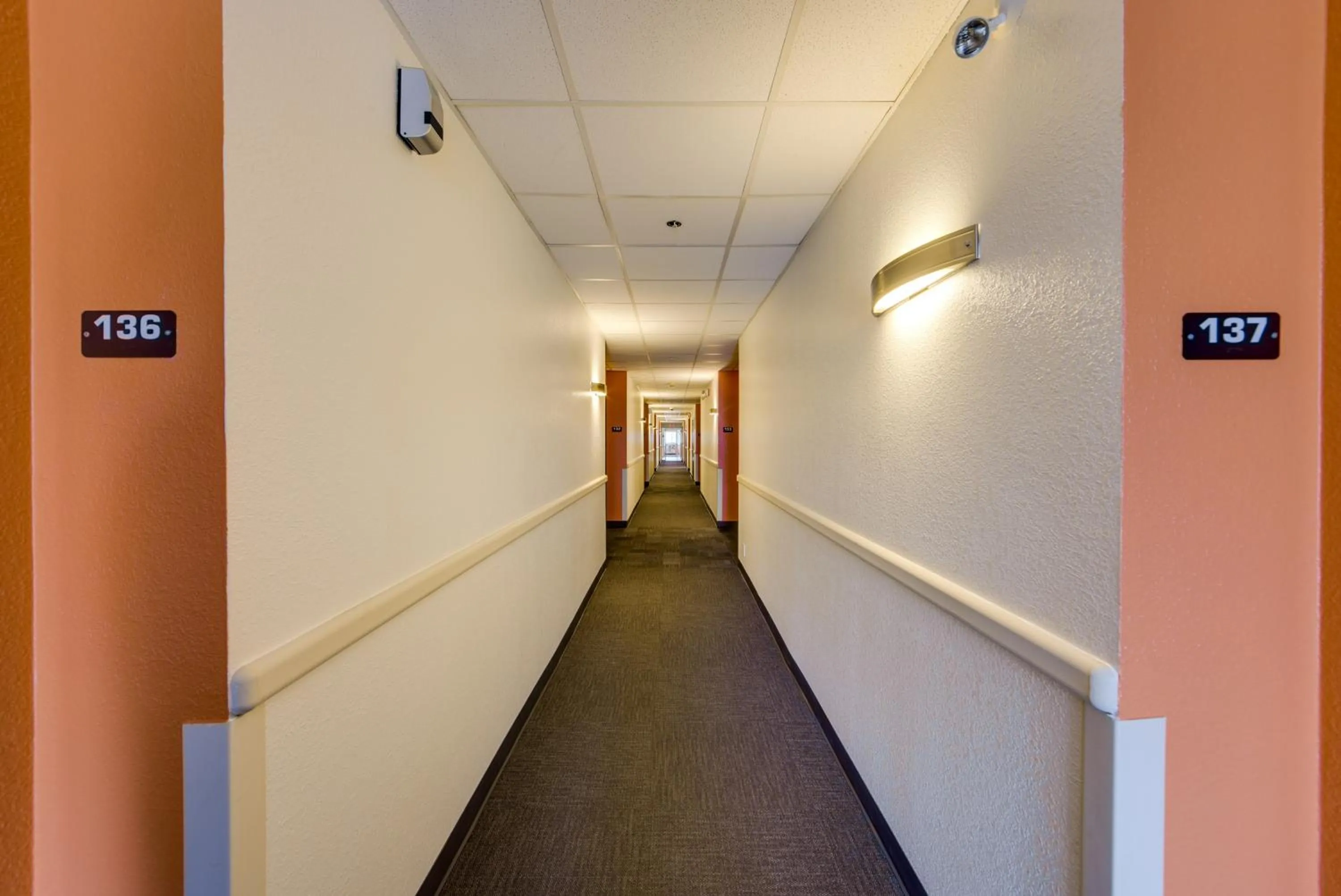 Lobby or reception in Motel 6-Brampton, ON - Toronto