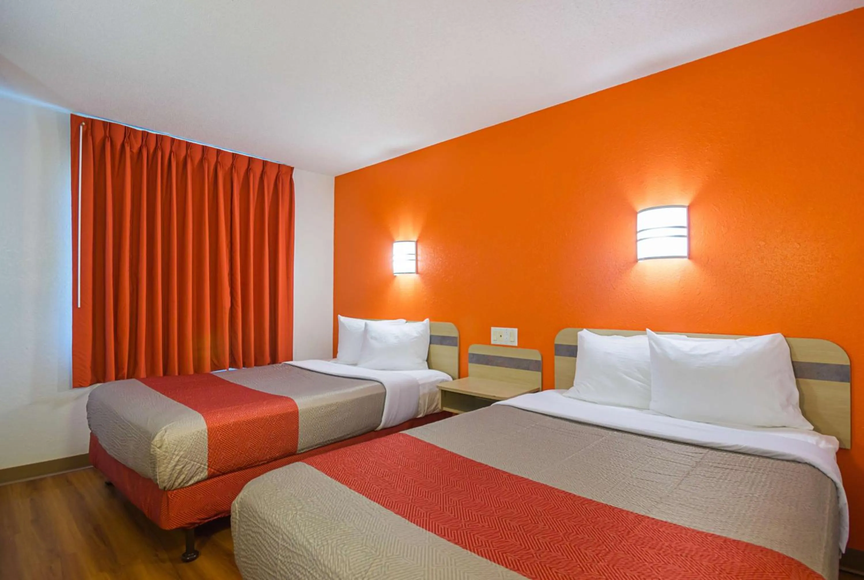 Bedroom, Bed in Motel 6-Whitby, ON - Toronto East