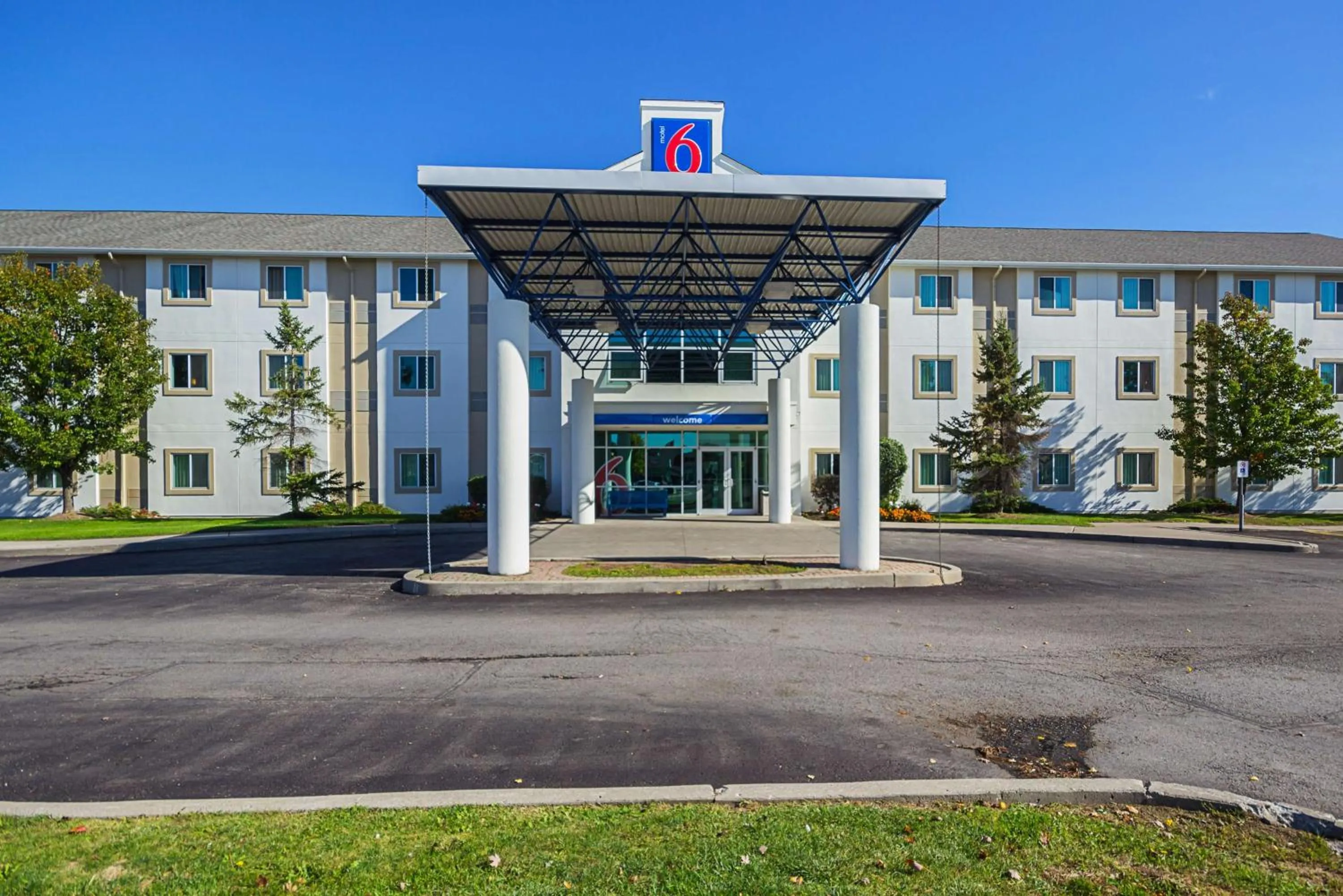 Property building in Motel 6-Whitby, ON - Toronto East