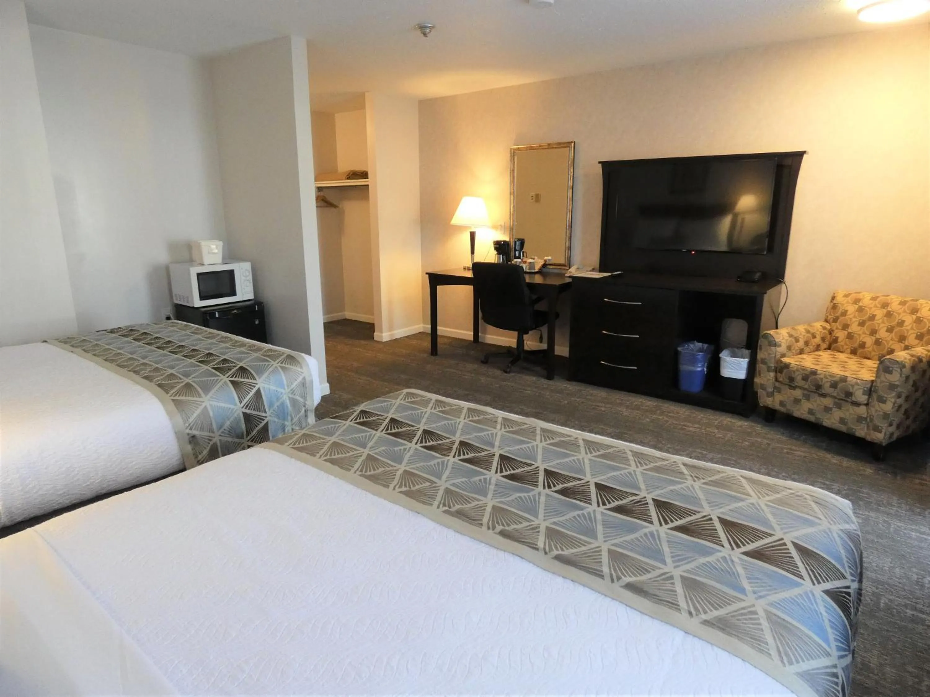 Bed in Dilworth Inn Kelowna