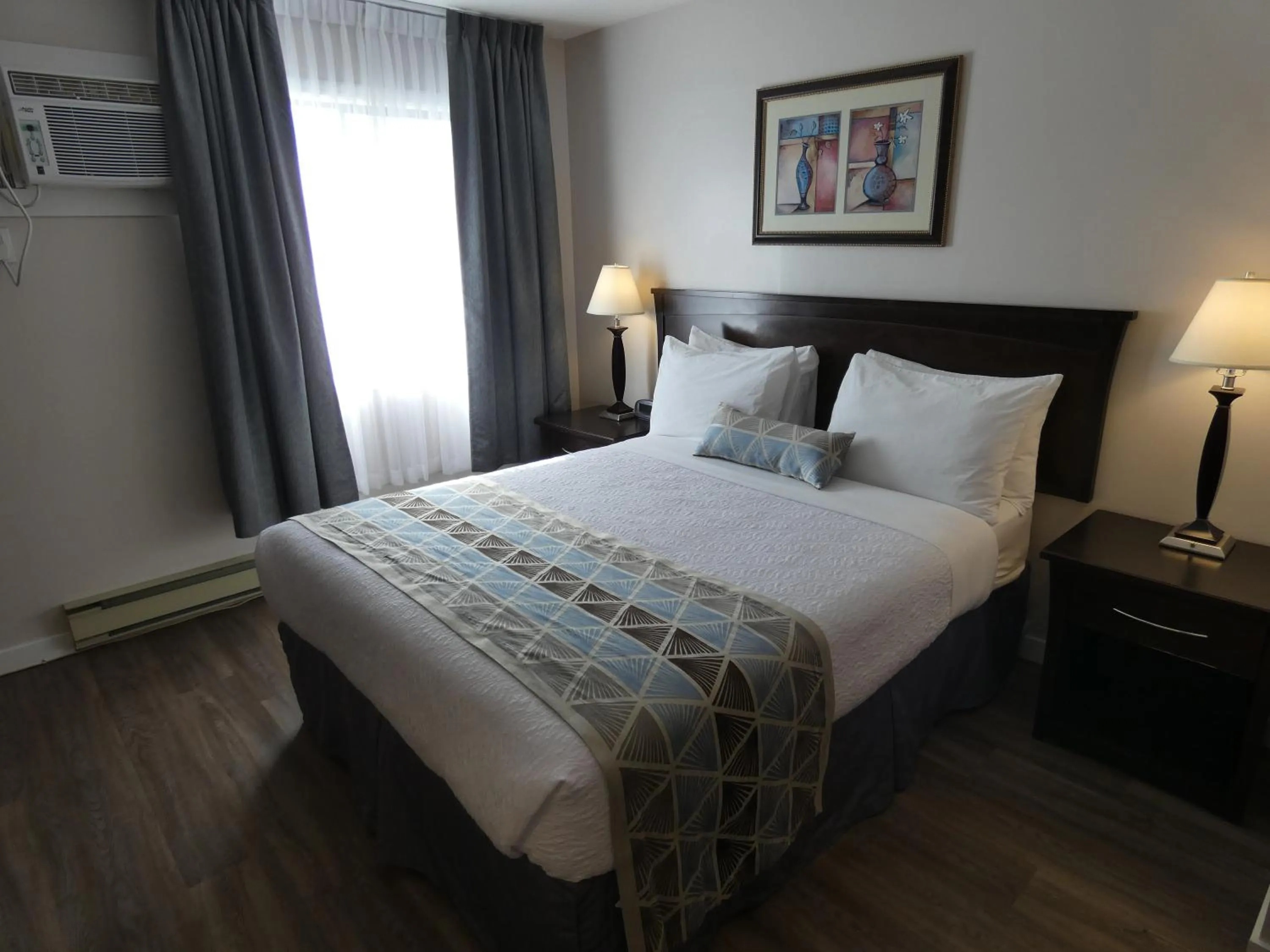 Bed in Dilworth Inn Kelowna