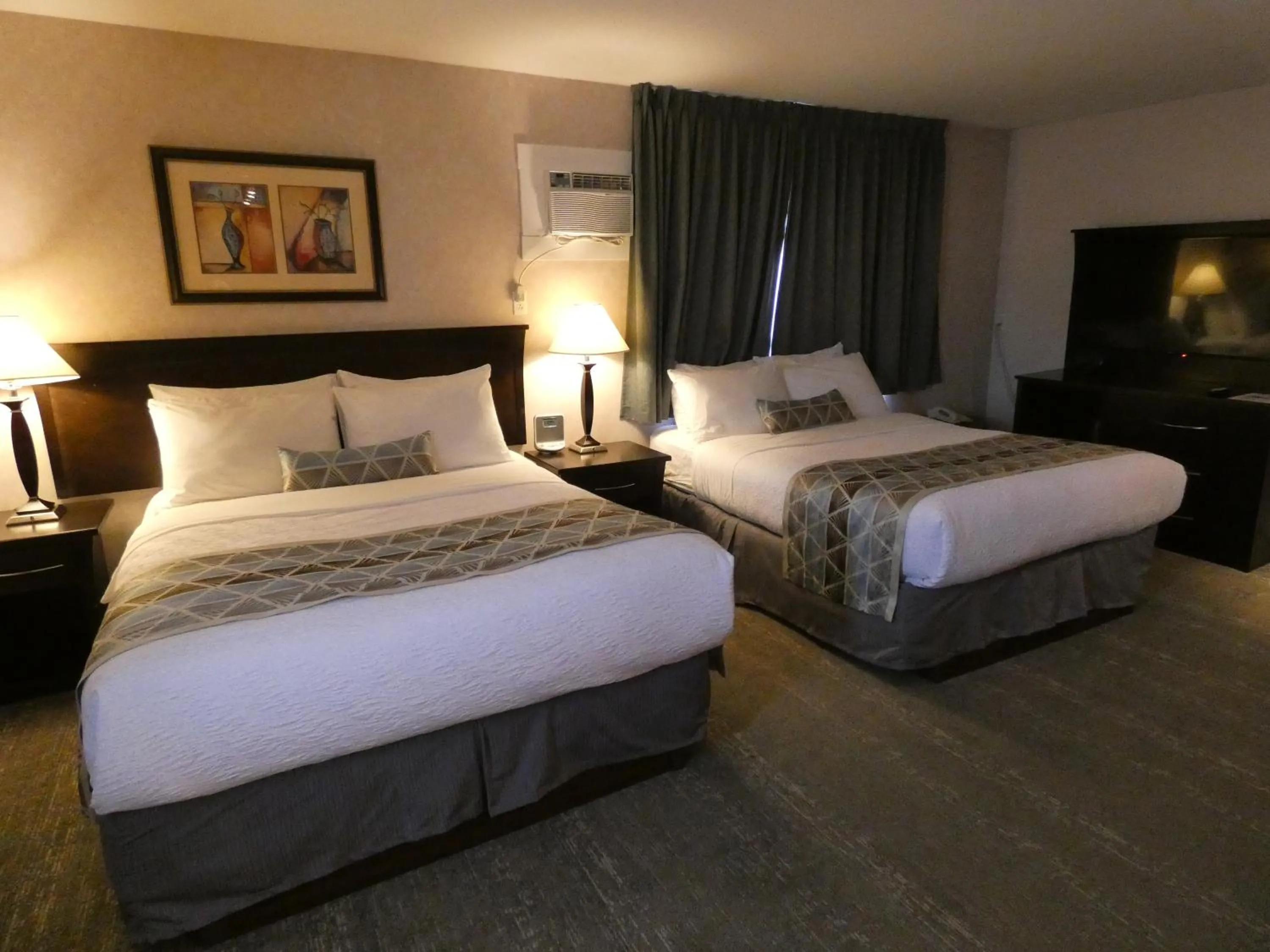 Bed in Dilworth Inn Kelowna