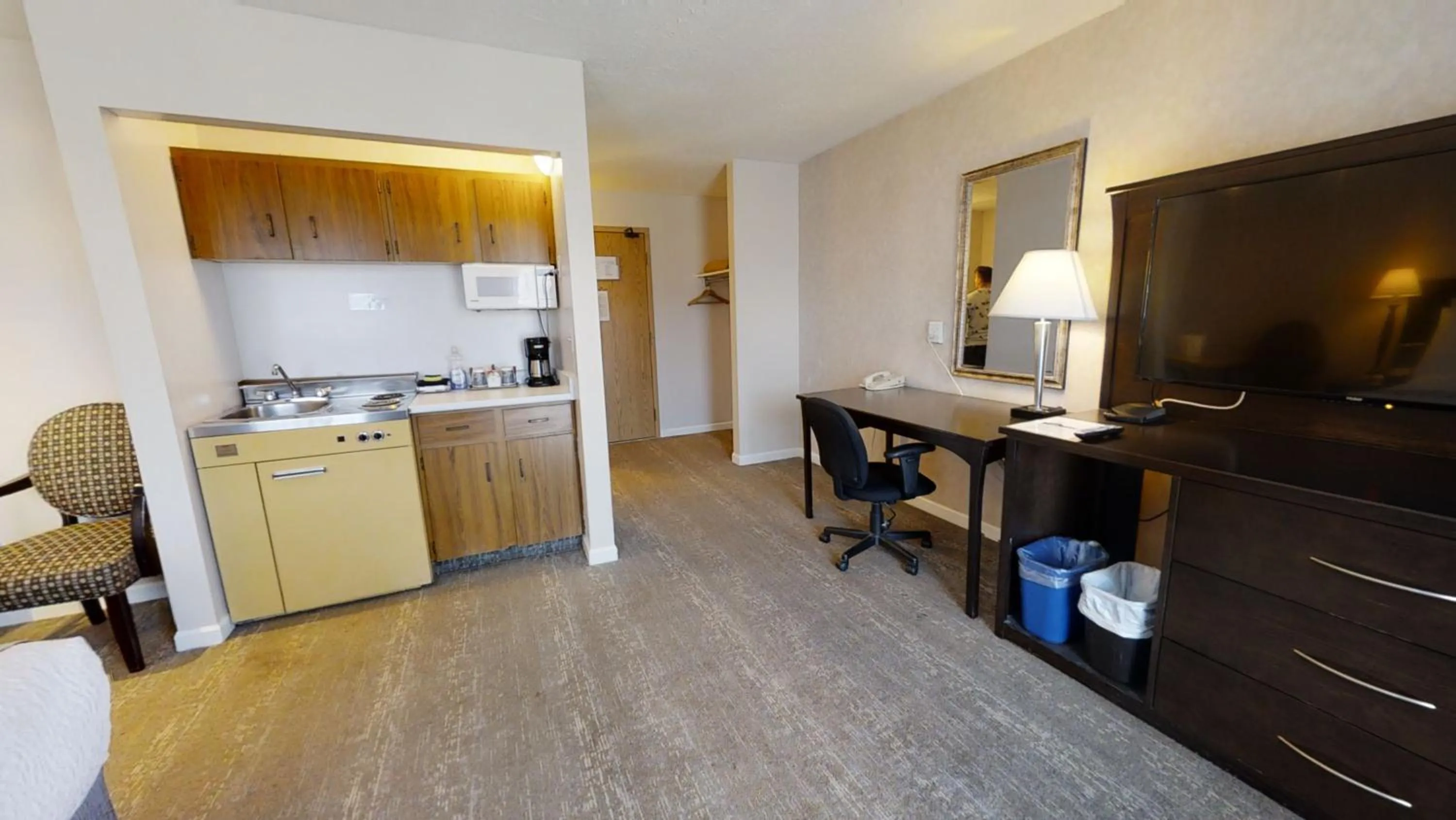 Photo of the whole room in Dilworth Inn Kelowna