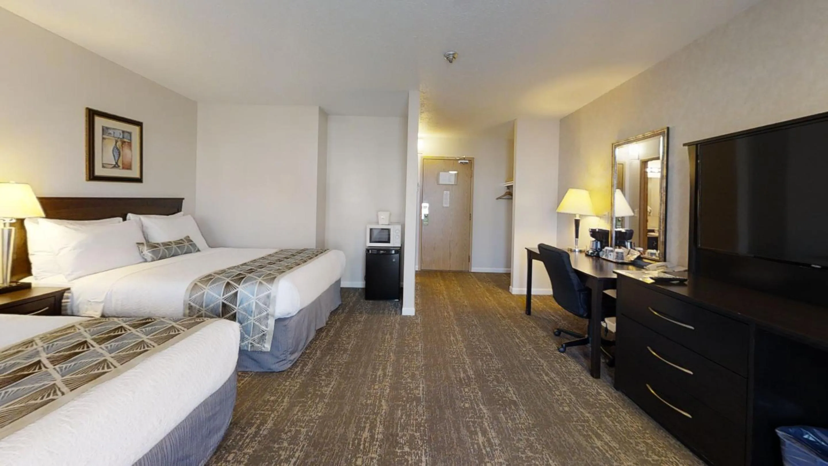 Photo of the whole room, Bed in Dilworth Inn Kelowna