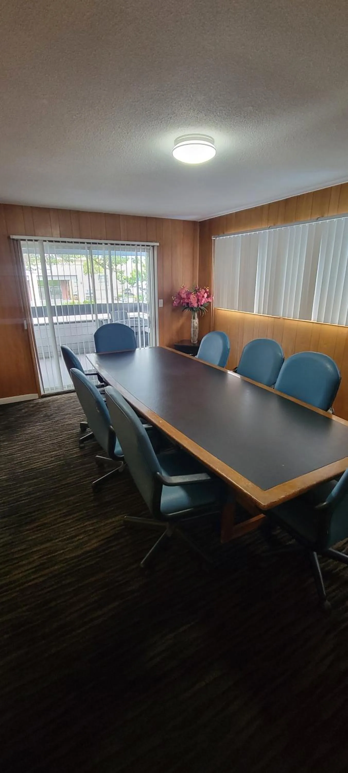 Seating area in Recreation Inn and Suites Kelowna