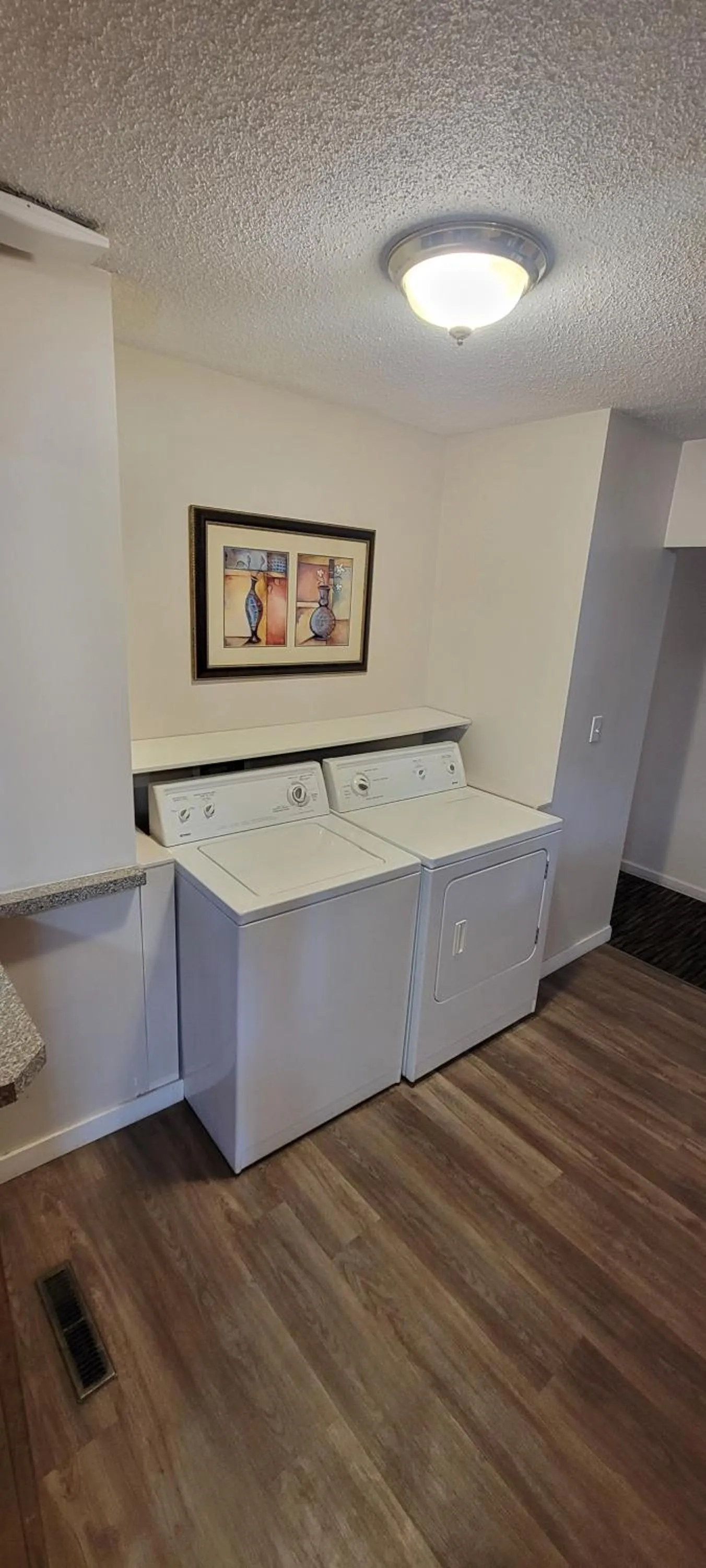 washing machine in Recreation Inn and Suites Kelowna