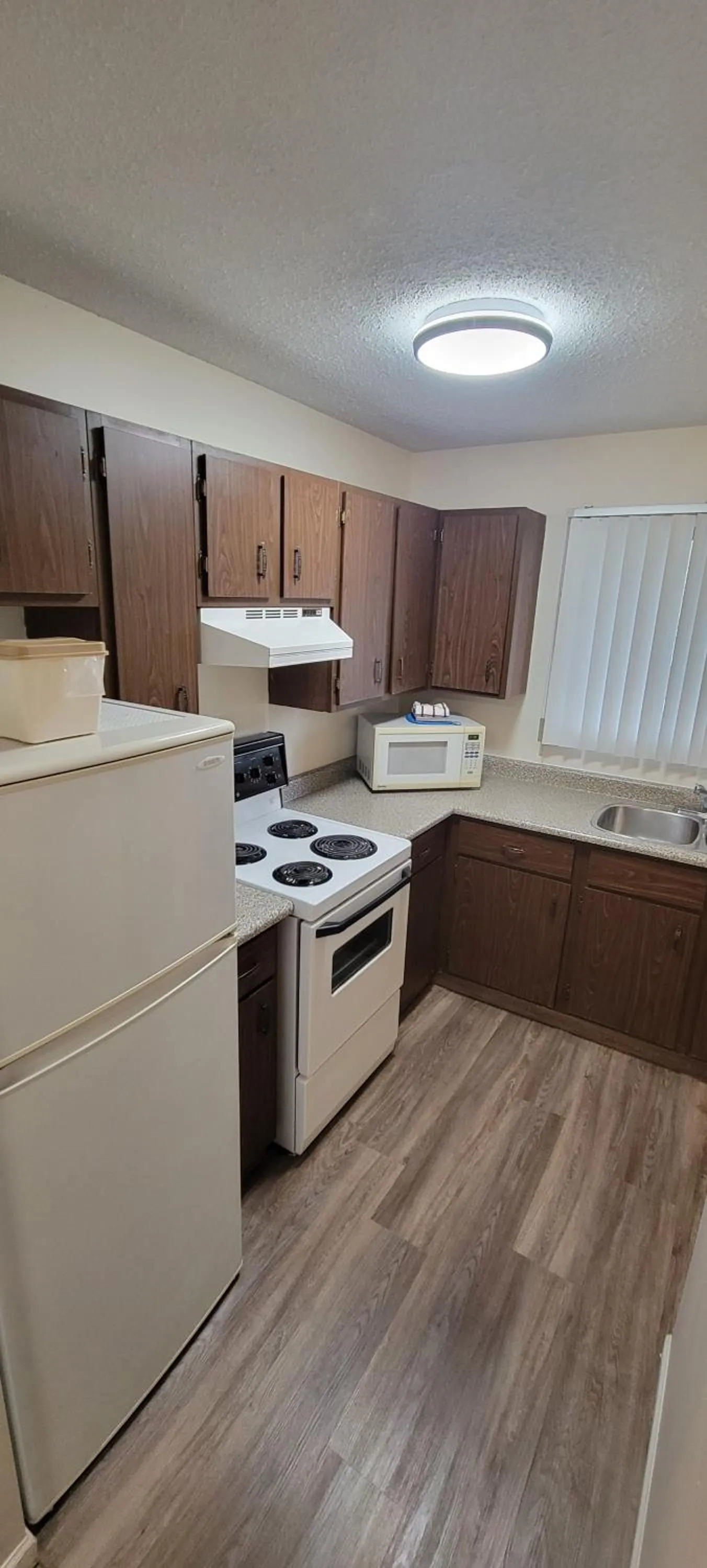 Suite, 2 Queens with a separate 1 Bedroom Kitchen (Non-Pet Friendly) in Recreation Inn and Suites Kelowna