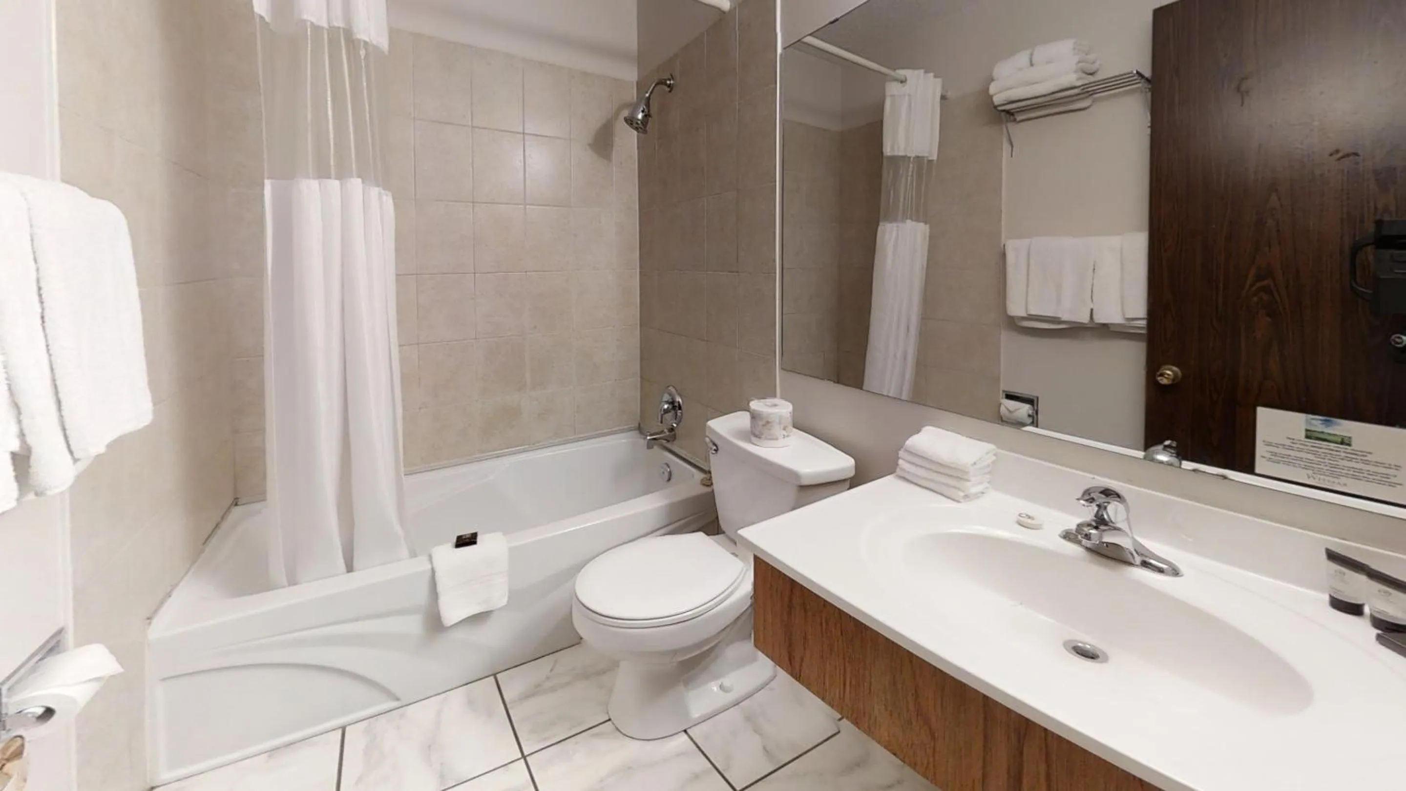 Bathroom in Recreation Inn and Suites Kelowna