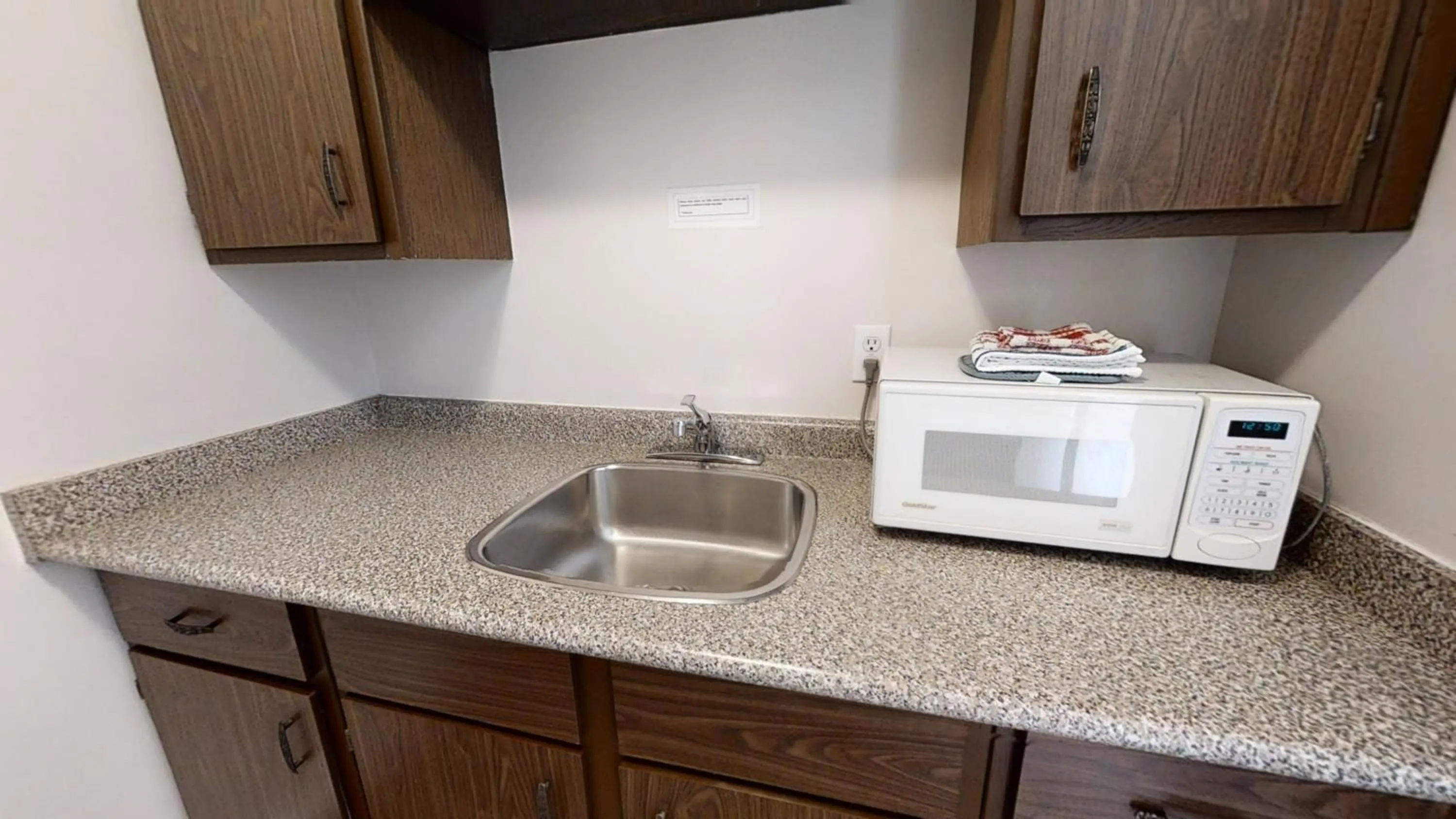 Kitchen or kitchenette in Recreation Inn and Suites Kelowna