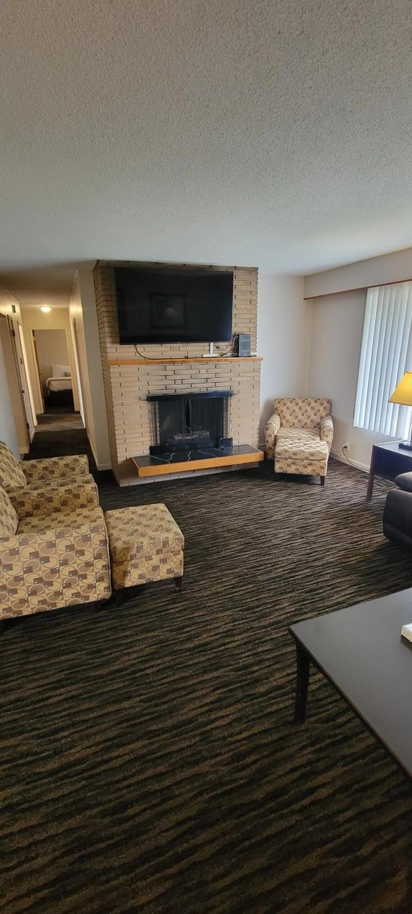 TV and multimedia in Recreation Inn and Suites Kelowna