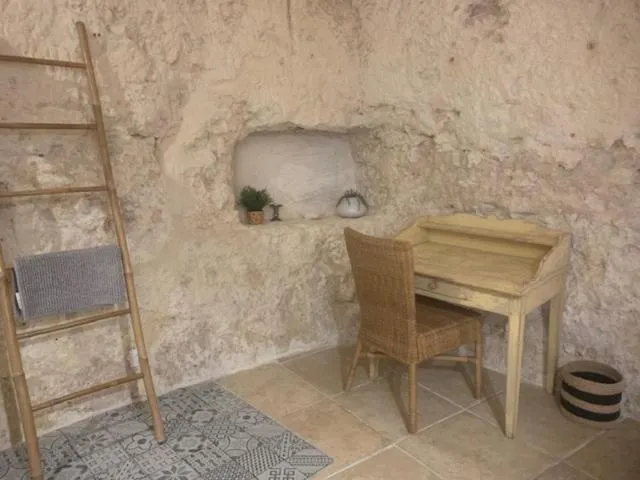 Les Troglos de la Tufolière