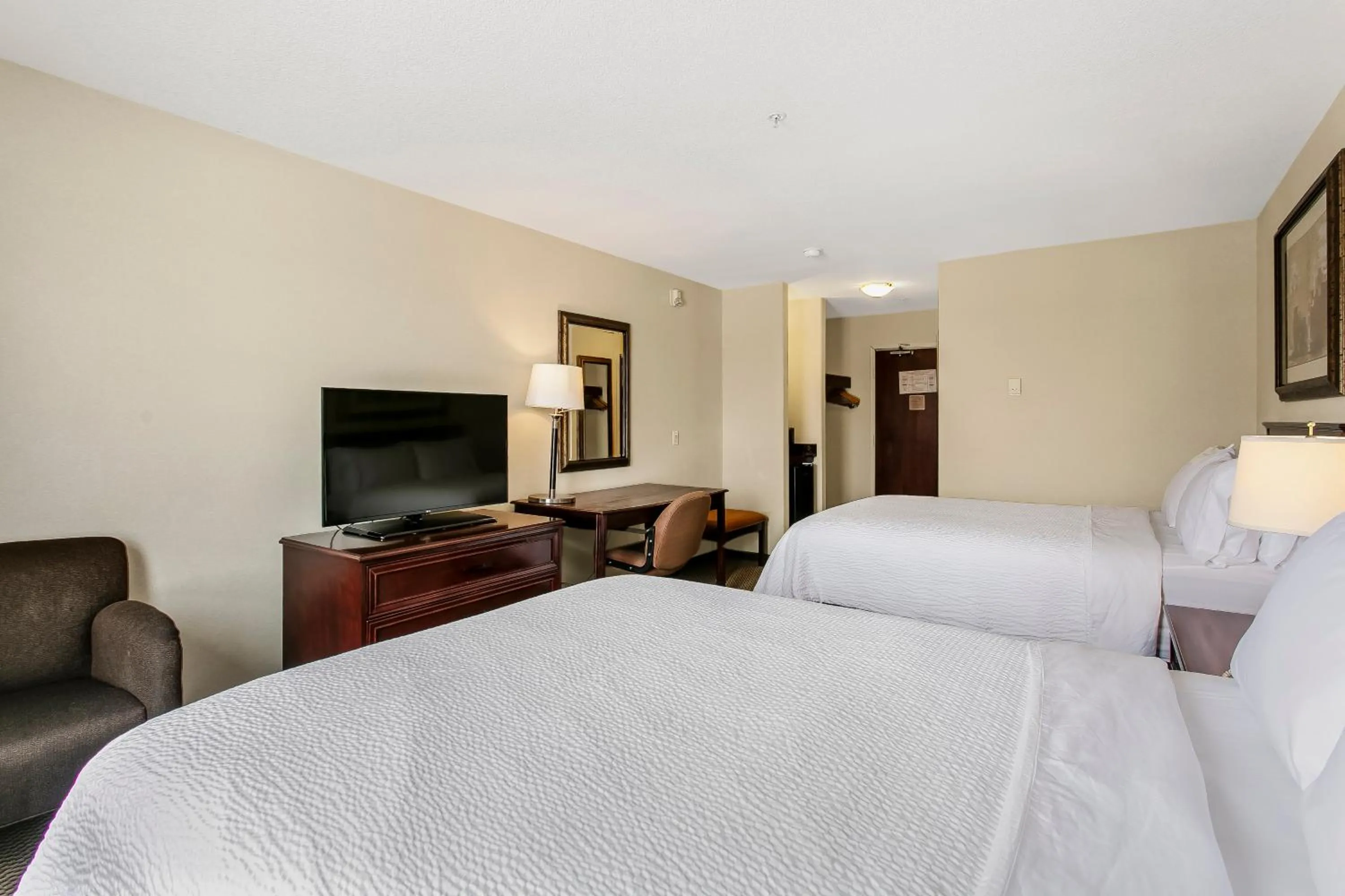 Bed in Holiday Inn & Suites Lloydminster by IHG