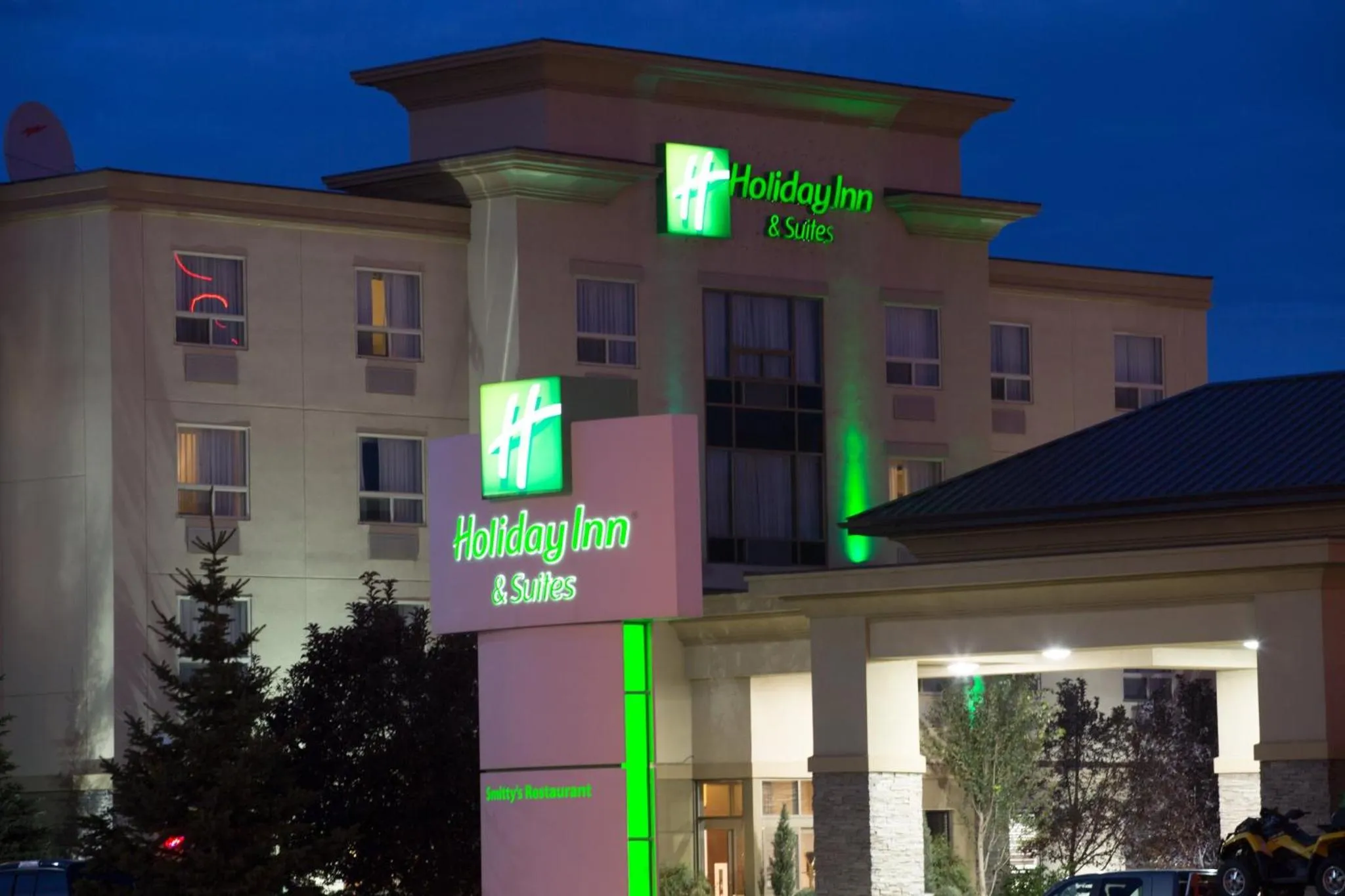 Property building in Holiday Inn & Suites Lloydminster by IHG