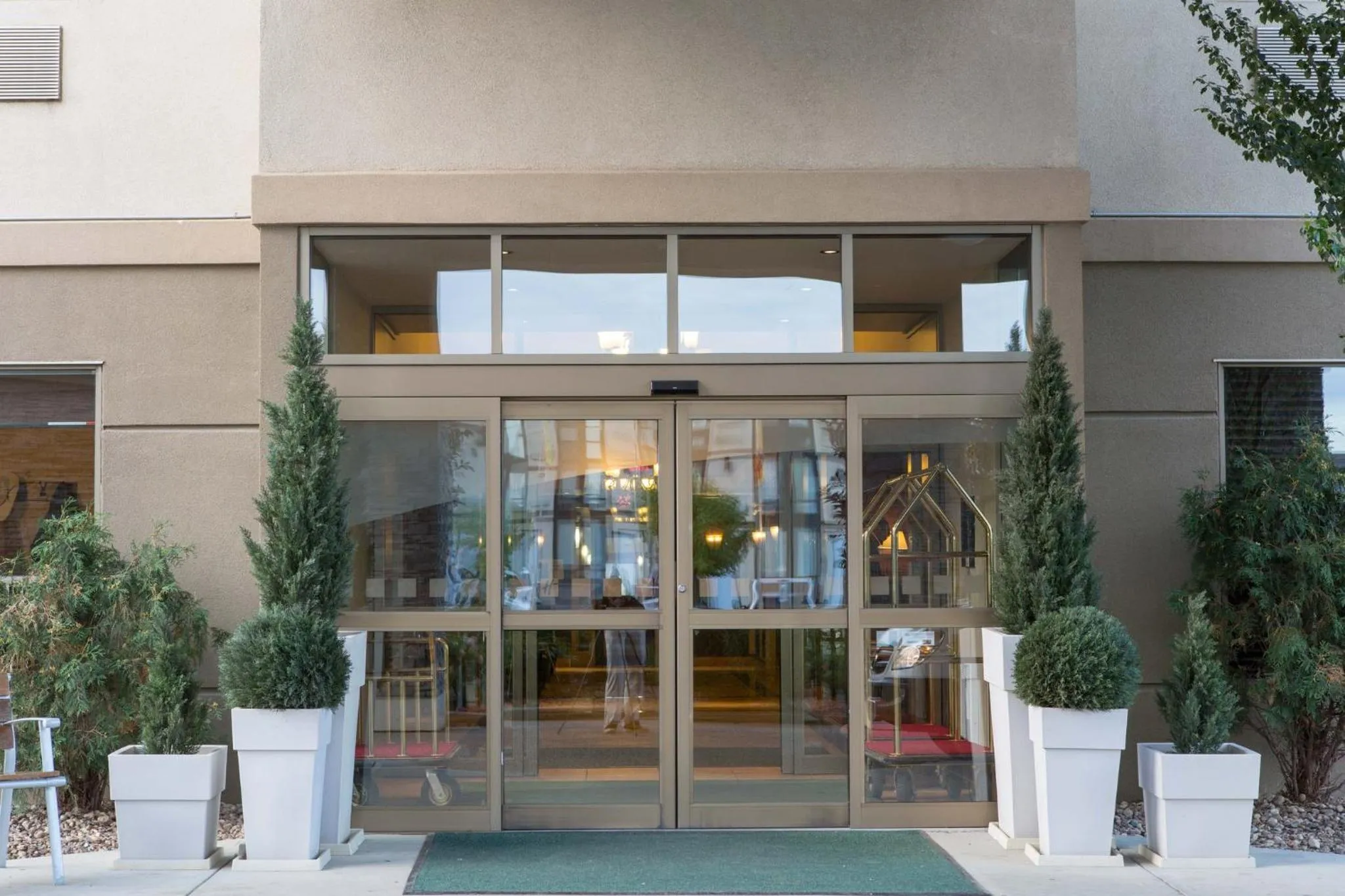 Property building in Holiday Inn & Suites Lloydminster by IHG