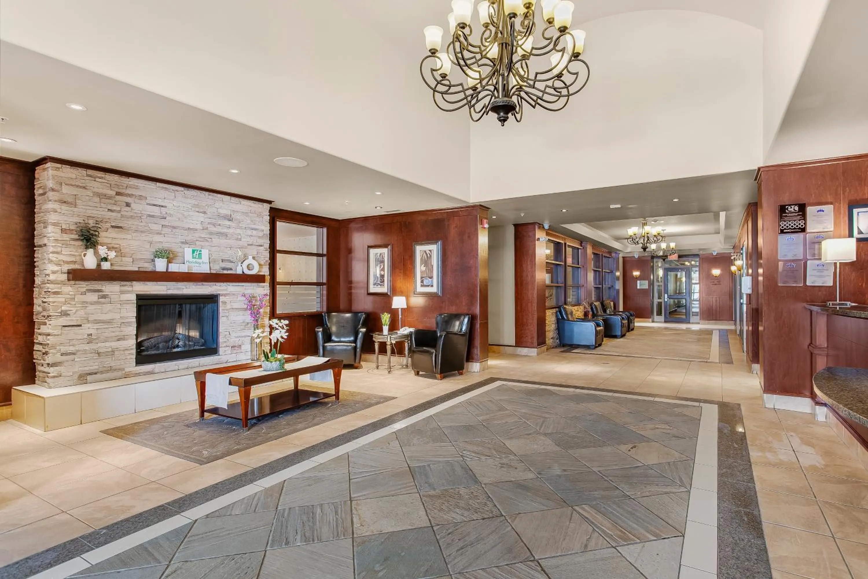 Seating area in Holiday Inn & Suites Lloydminster by IHG