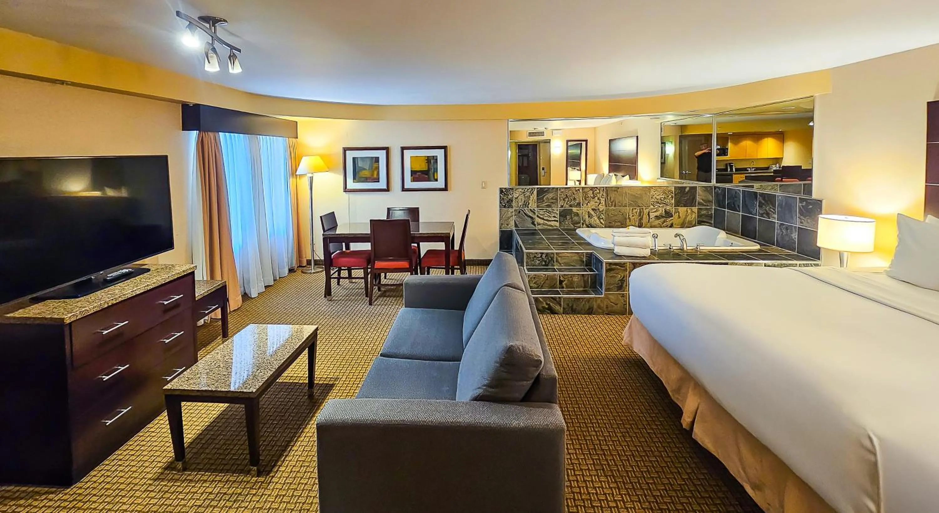 Bed in iHOTEL & Conference Centre Red Deer