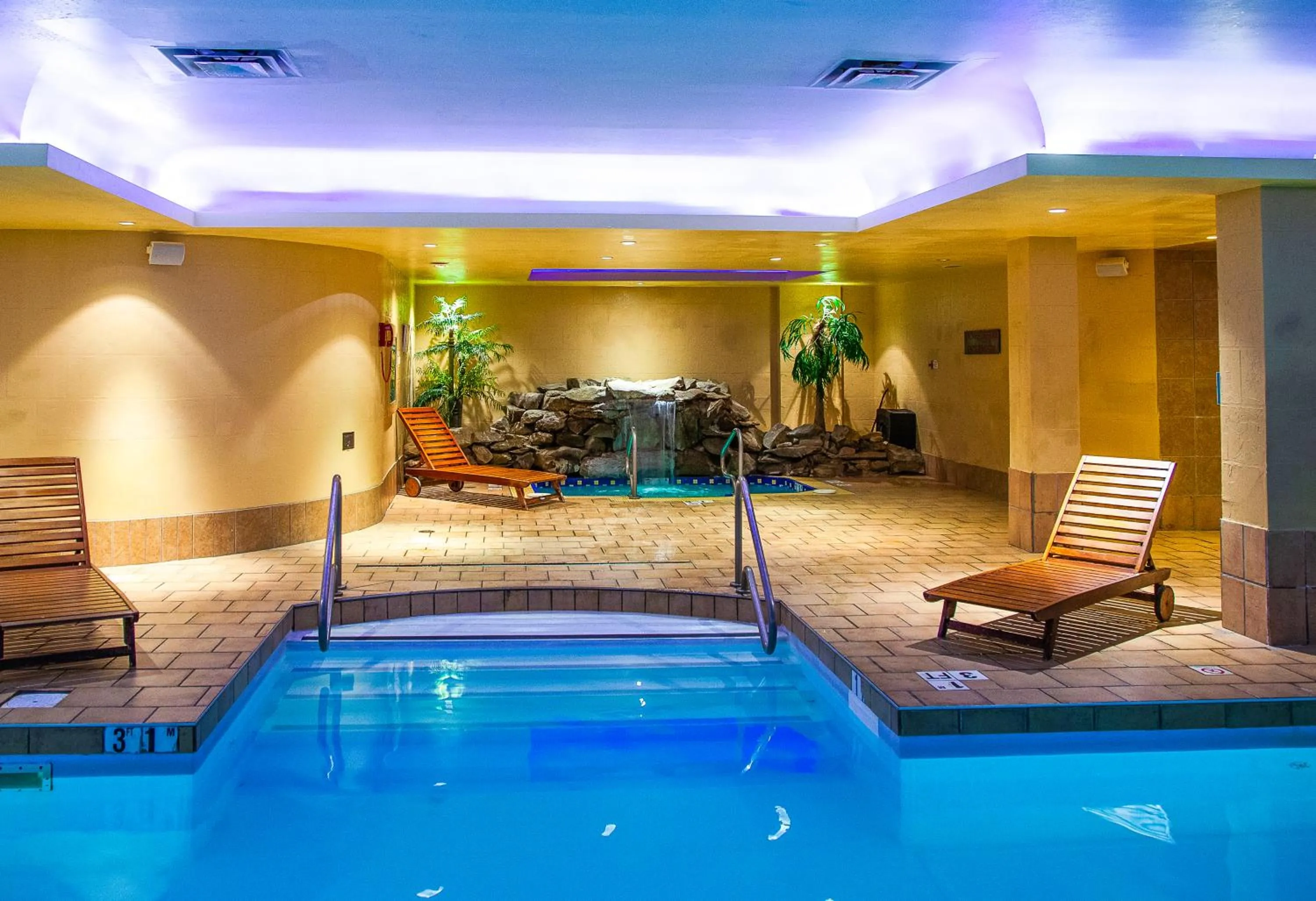 Pool view in iHOTEL & Conference Centre Red Deer