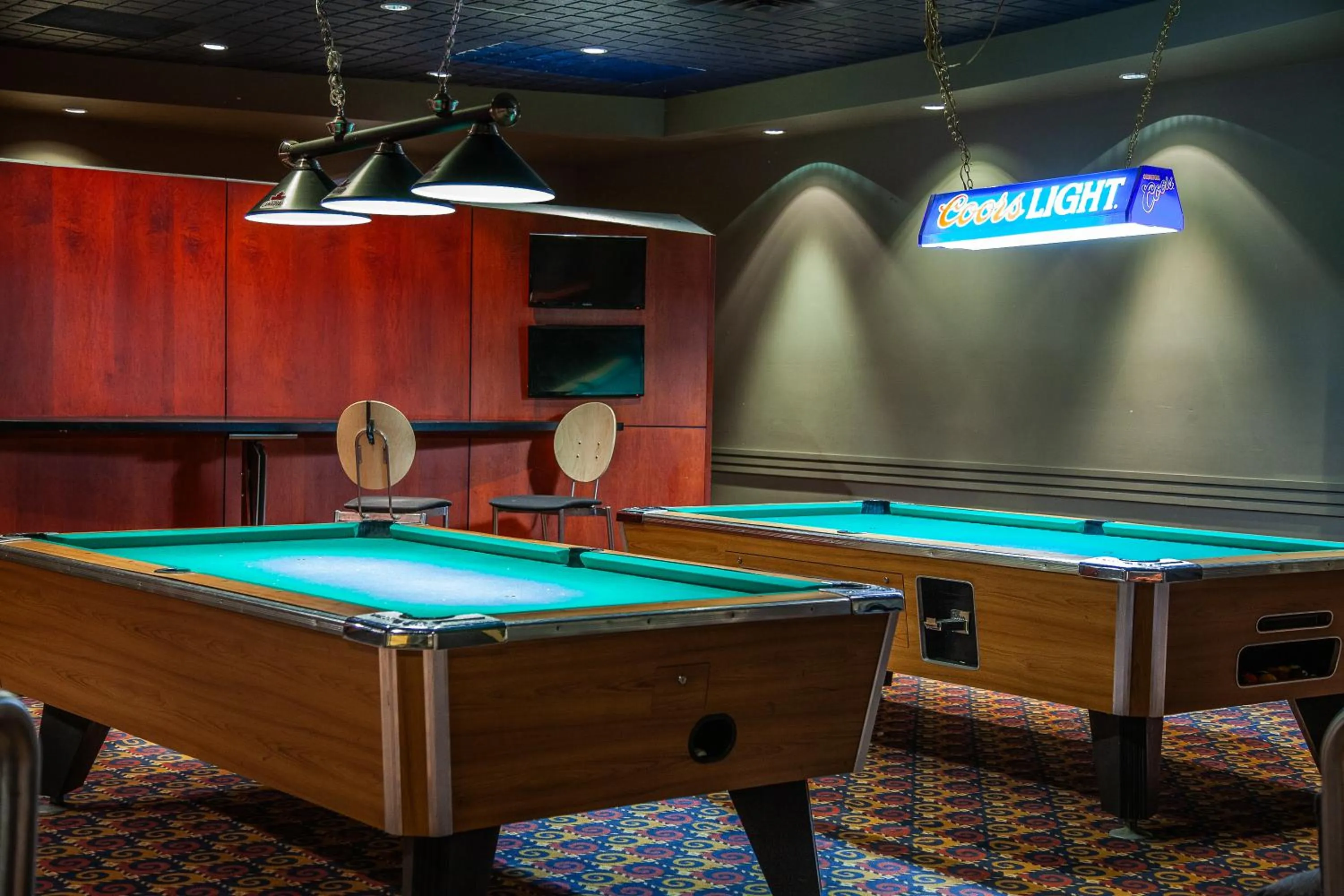 Restaurant/places to eat in iHOTEL & Conference Centre Red Deer