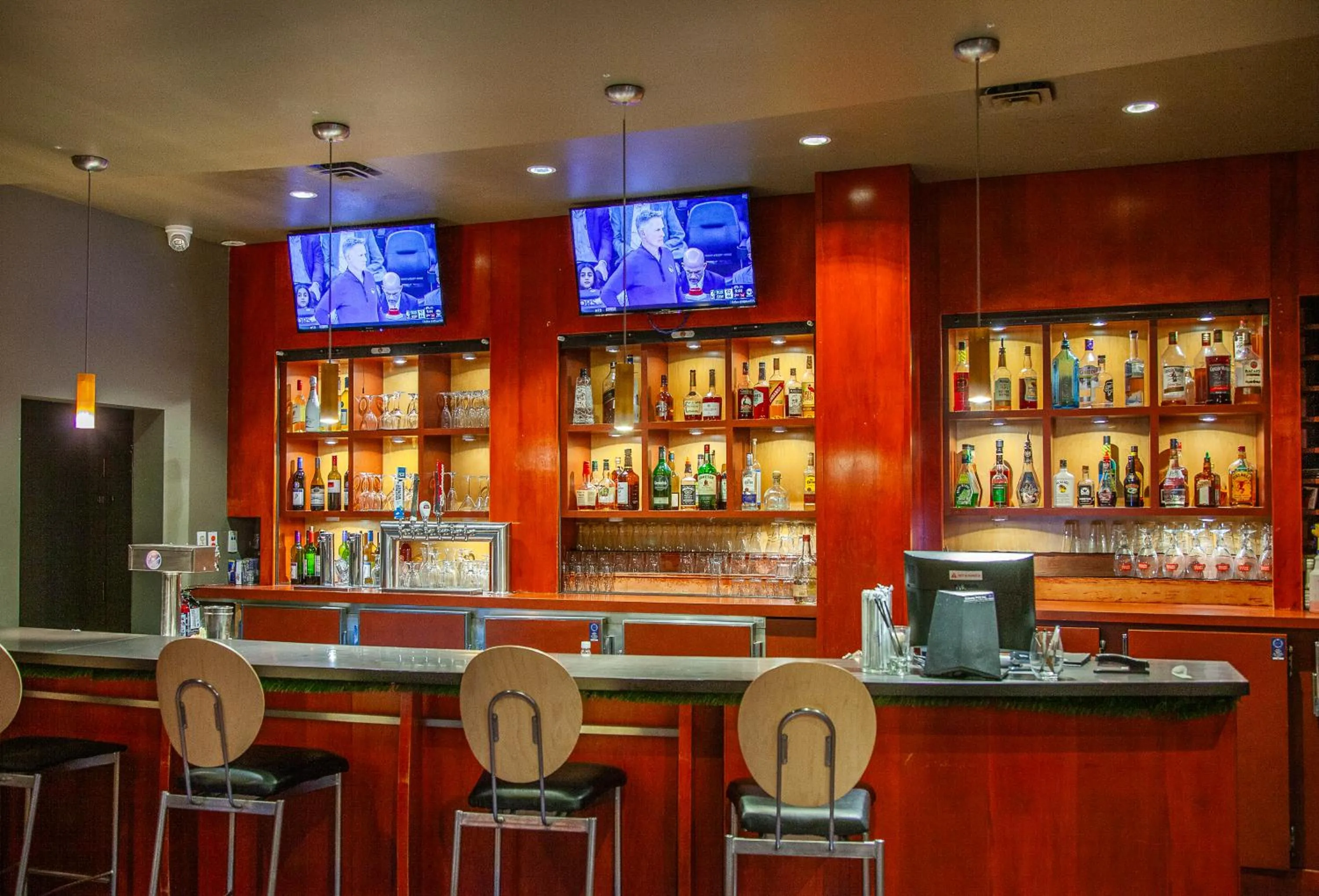 Restaurant/places to eat in iHOTEL & Conference Centre Red Deer