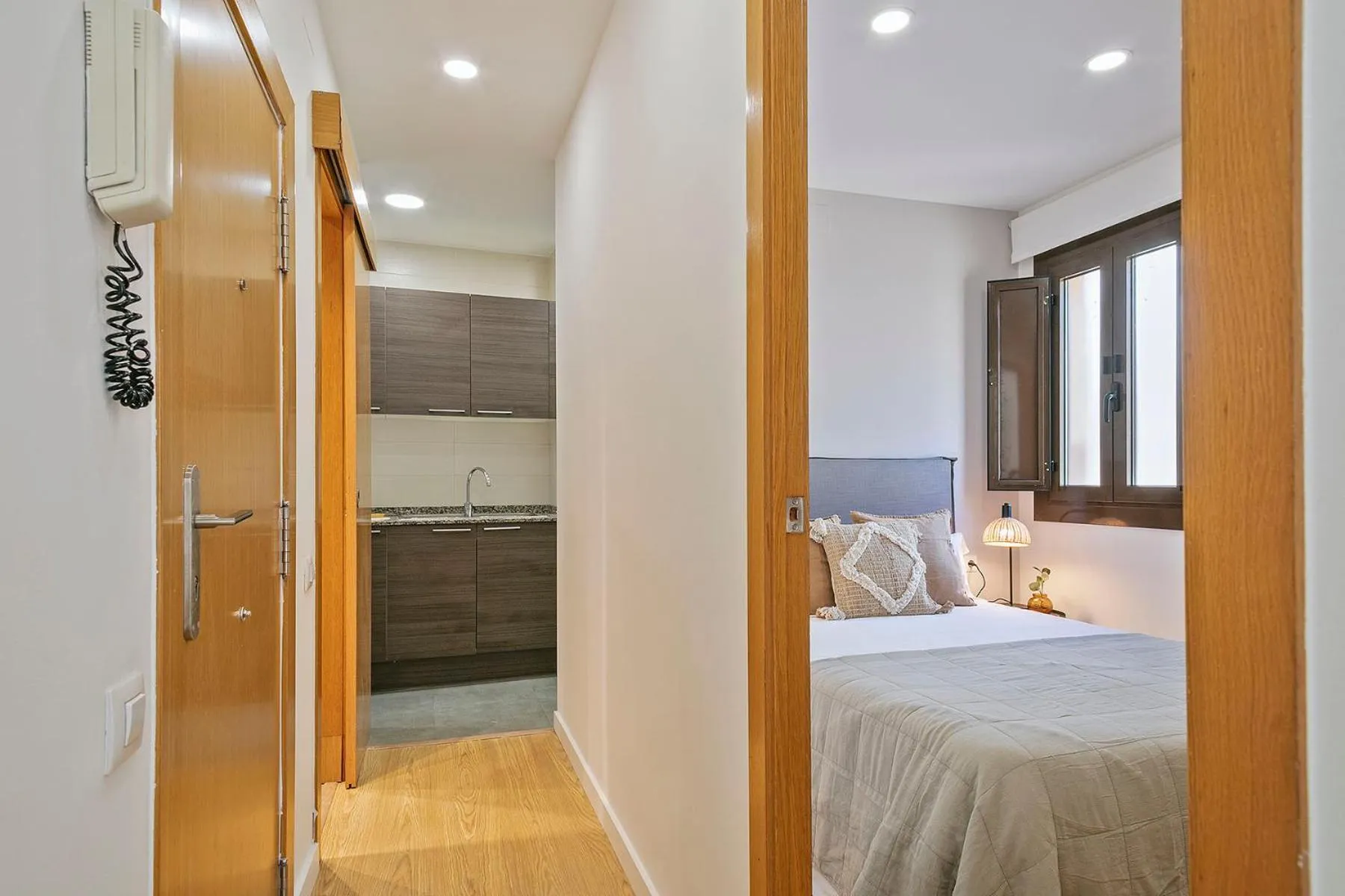 Photo of the whole room, Bed in Citytrip Palau de la Música