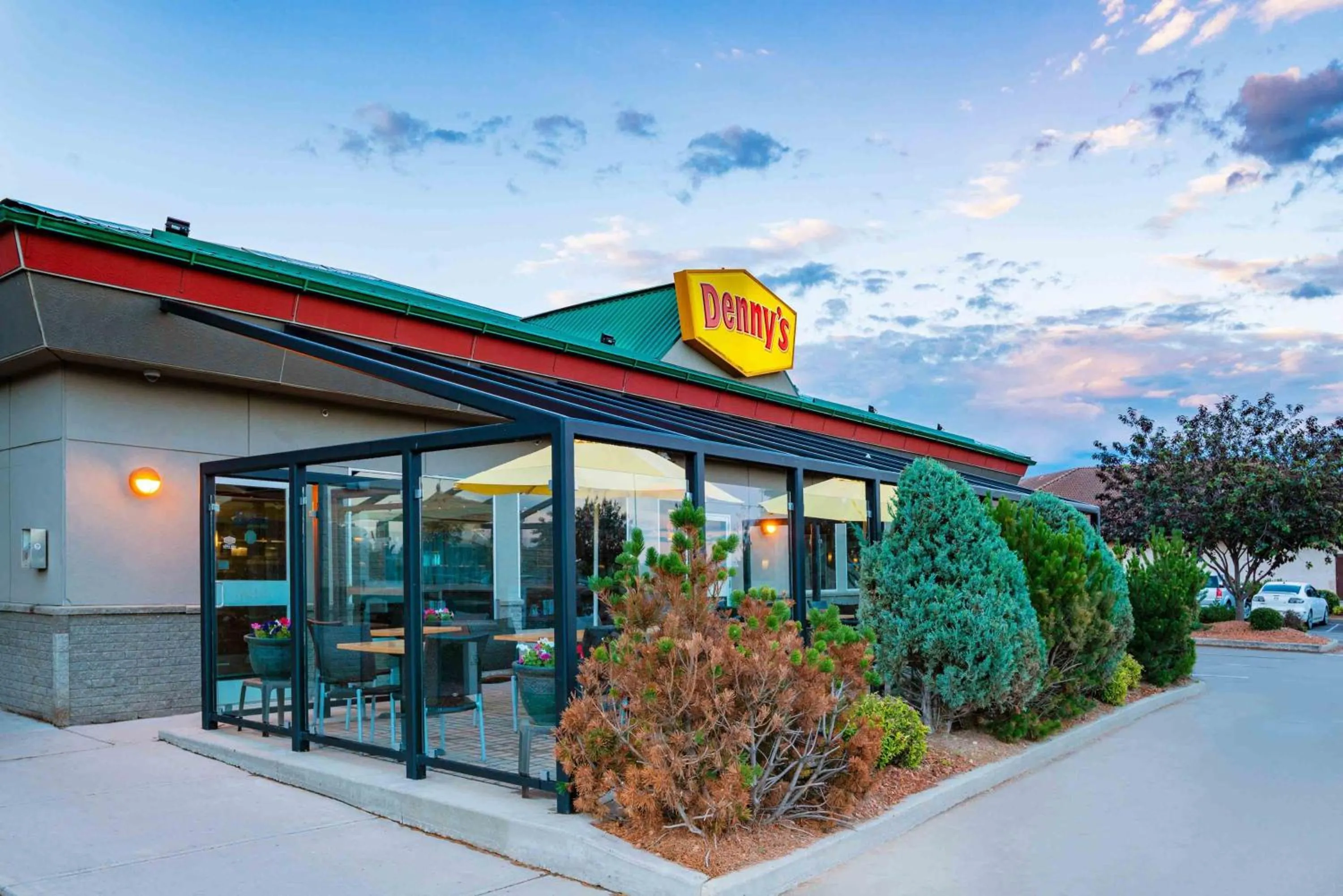 Restaurant/places to eat in Sandman Hotel & Suites Regina