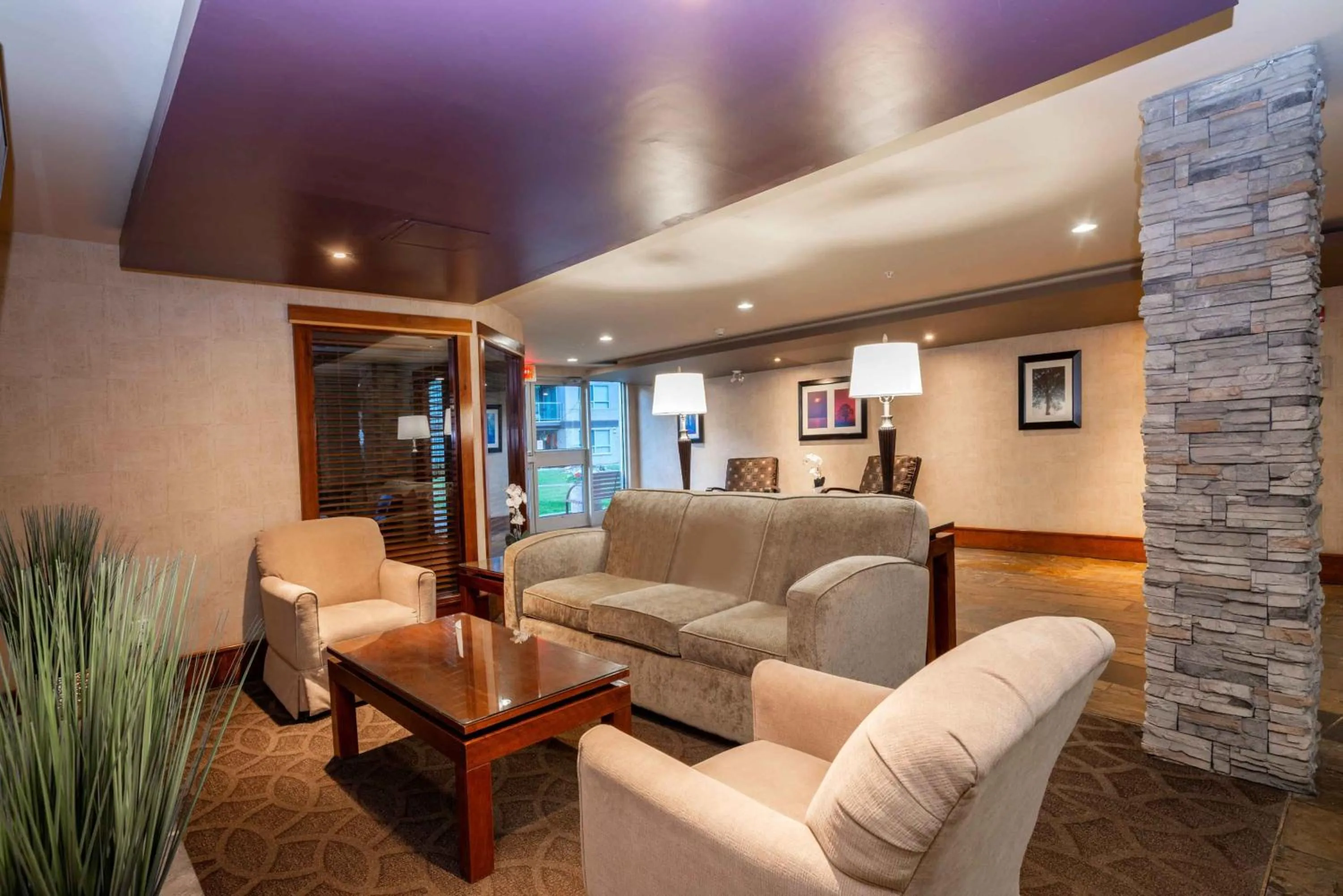 Lobby or reception in Sandman Hotel & Suites Regina