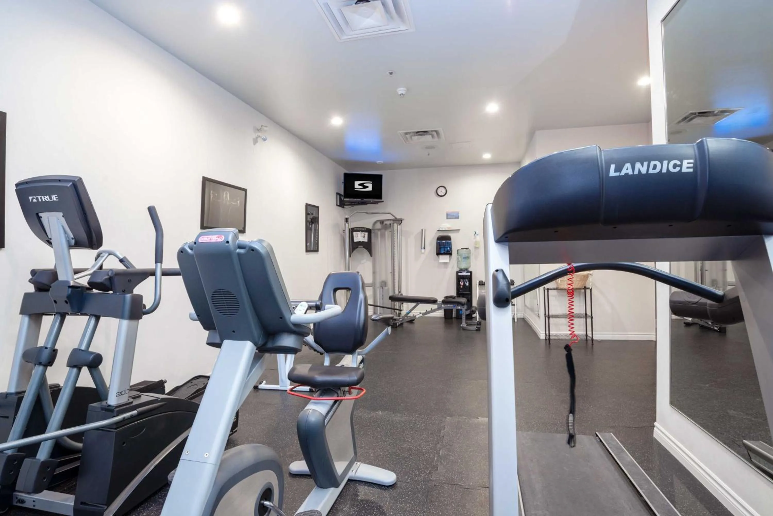 Fitness centre/facilities in Sandman Hotel & Suites Regina