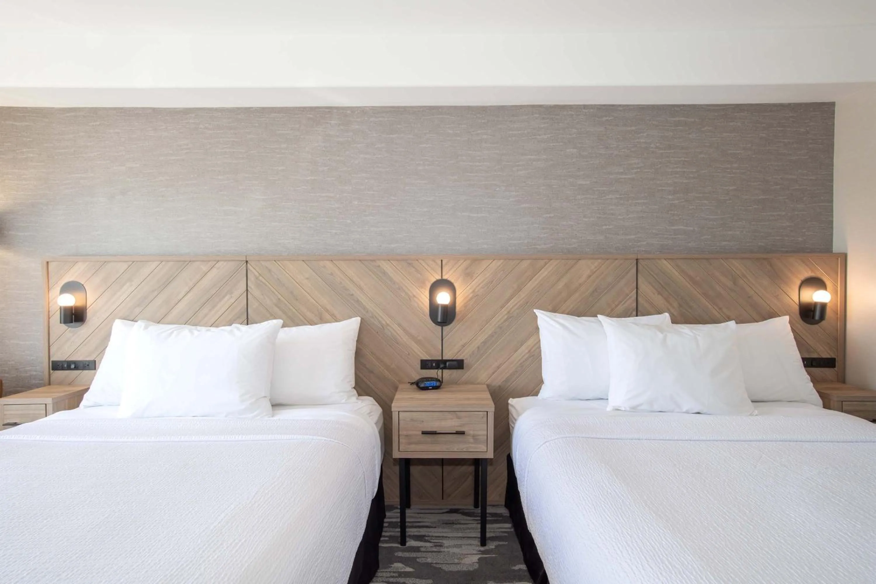 Photo of the whole room, Bed in Sandman Hotel & Suites Regina